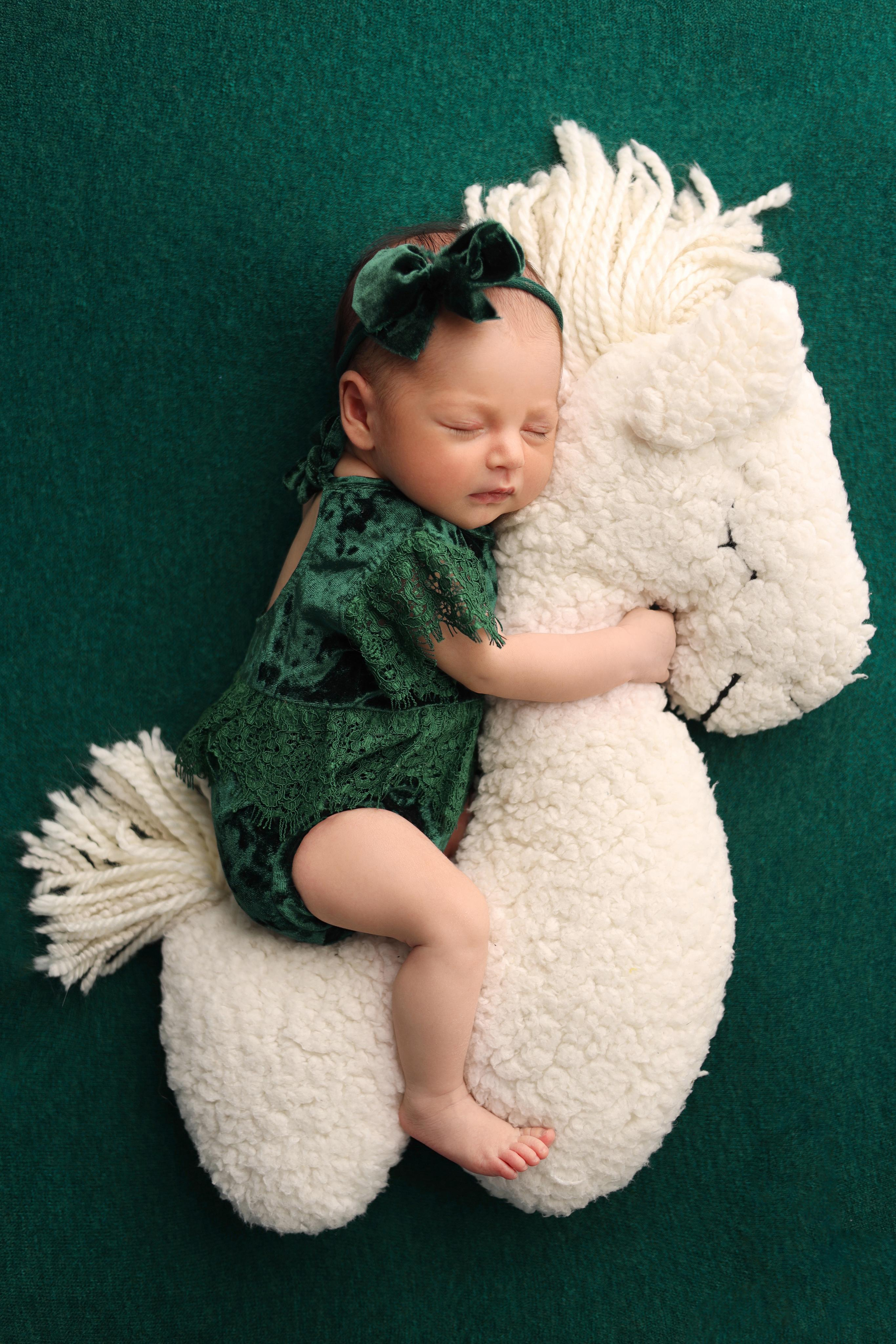 Ньюборн фотосъемка Эмилии. Фотограф новорожденных Москва. Ньюборн фотограф Москва