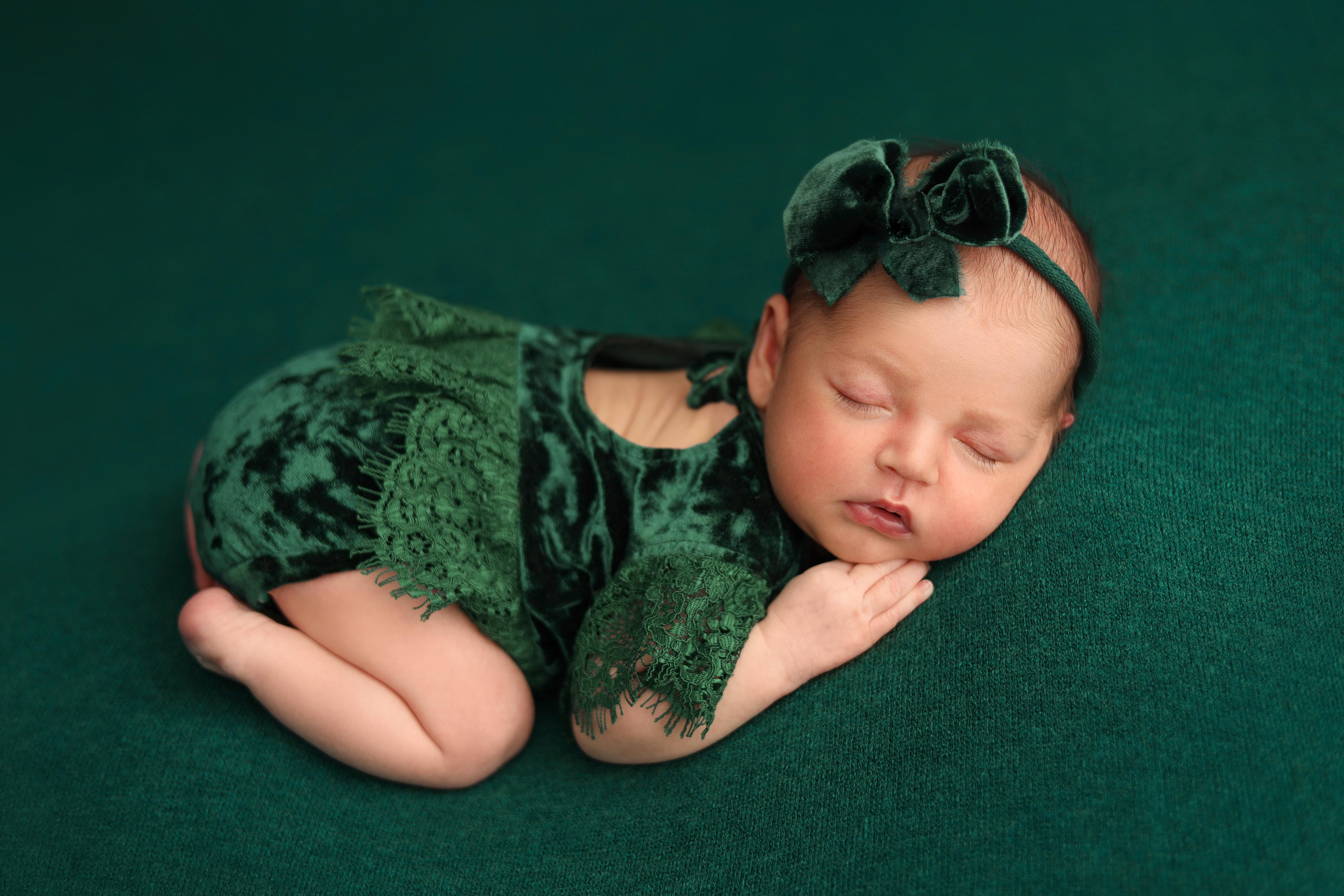 Ньюборн фотосъемка Эмилии. Фотограф новорожденных Москва. Ньюборн фотограф Москва