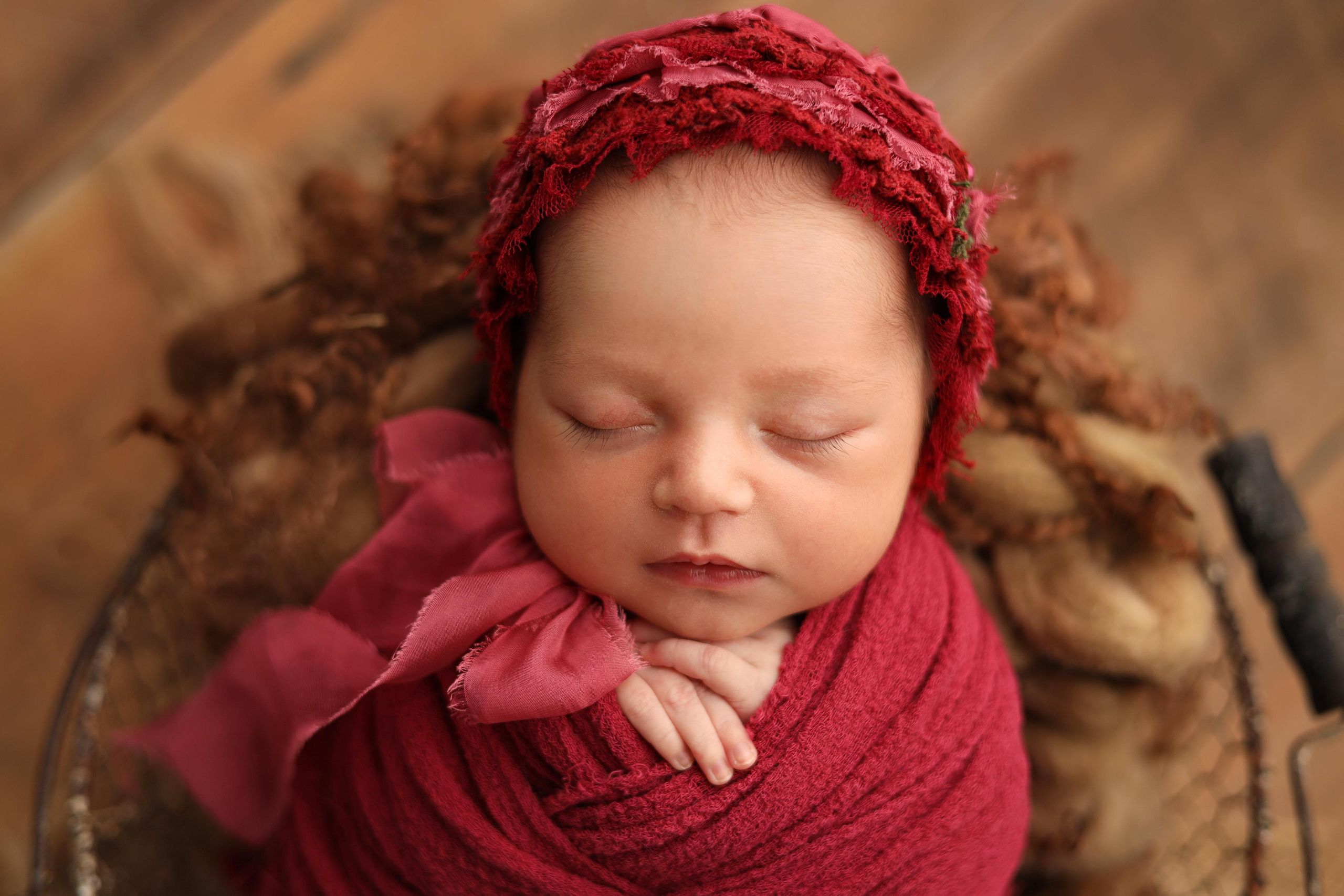 Ньюборн фотосъемка Эмилии. Фотограф новорожденных Москва. Ньюборн фотограф Москва