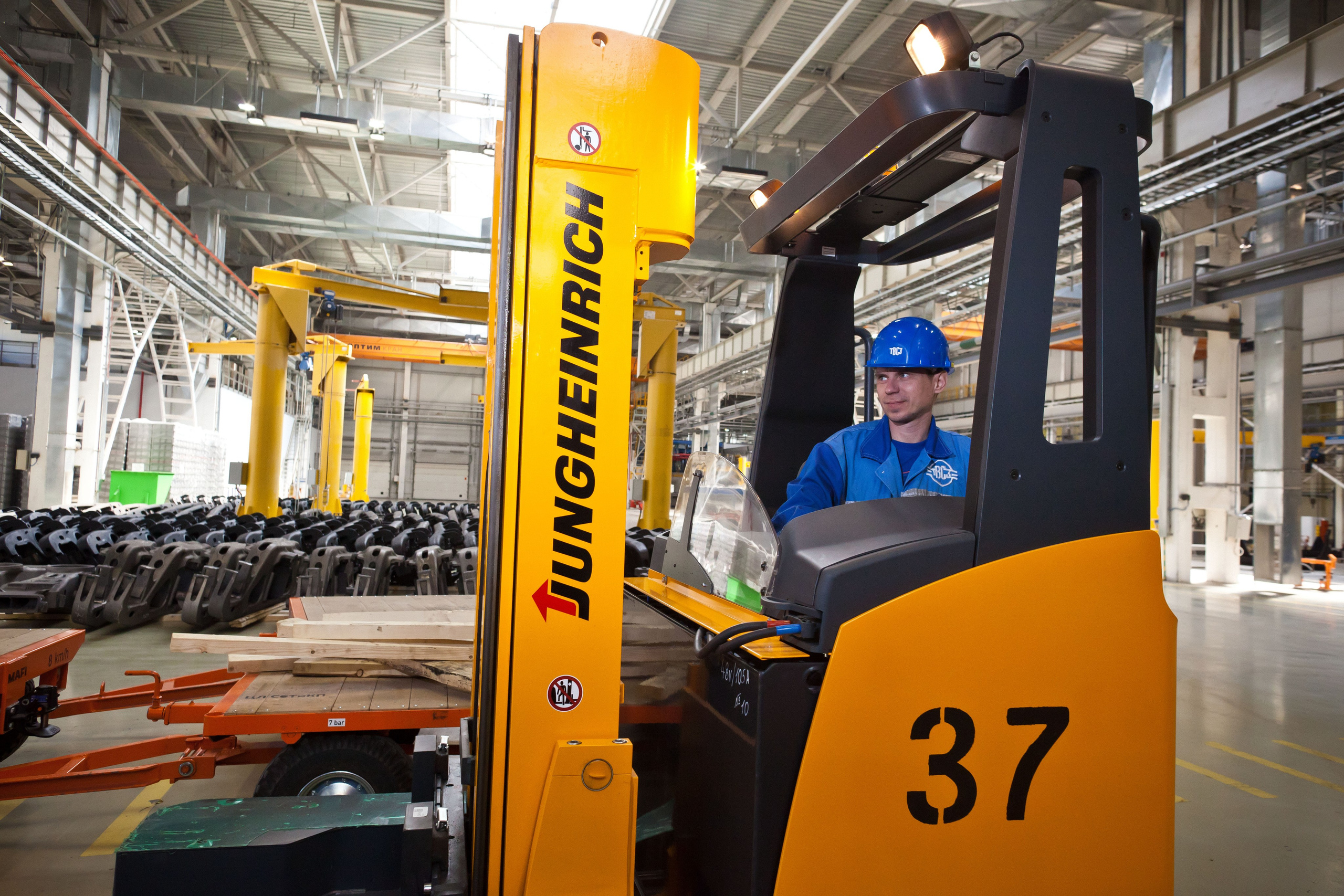 ТИХВИНСКИЙ ВАГОНОСТРОИТЕЛЬНЫЙ ЗАВОД. Рабочая сторона — бизнес портрет и репортаж в Санкт-Петербурге