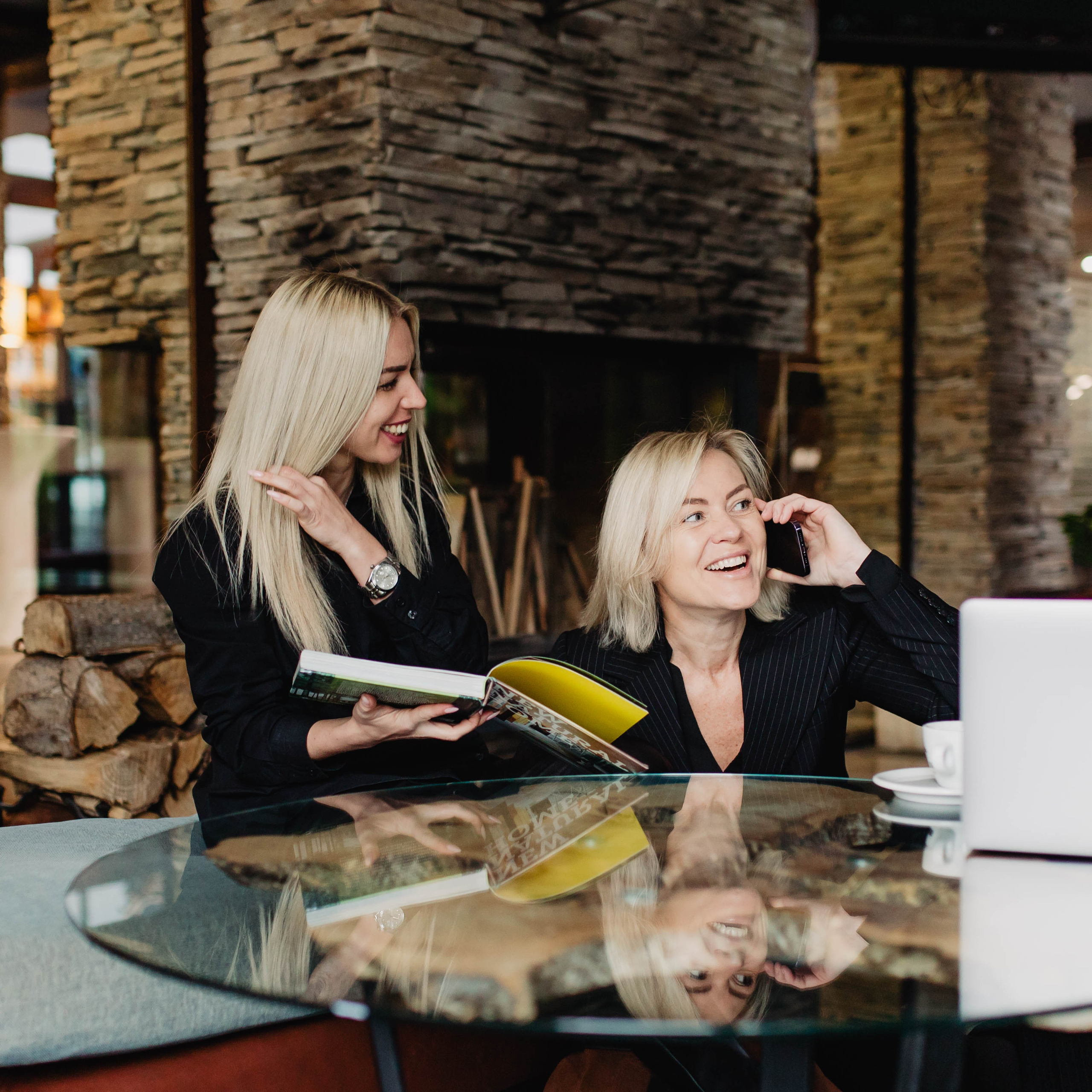 Kate and Helena. Лариса Богомолова. Фотограф. Видеограф. Болгария