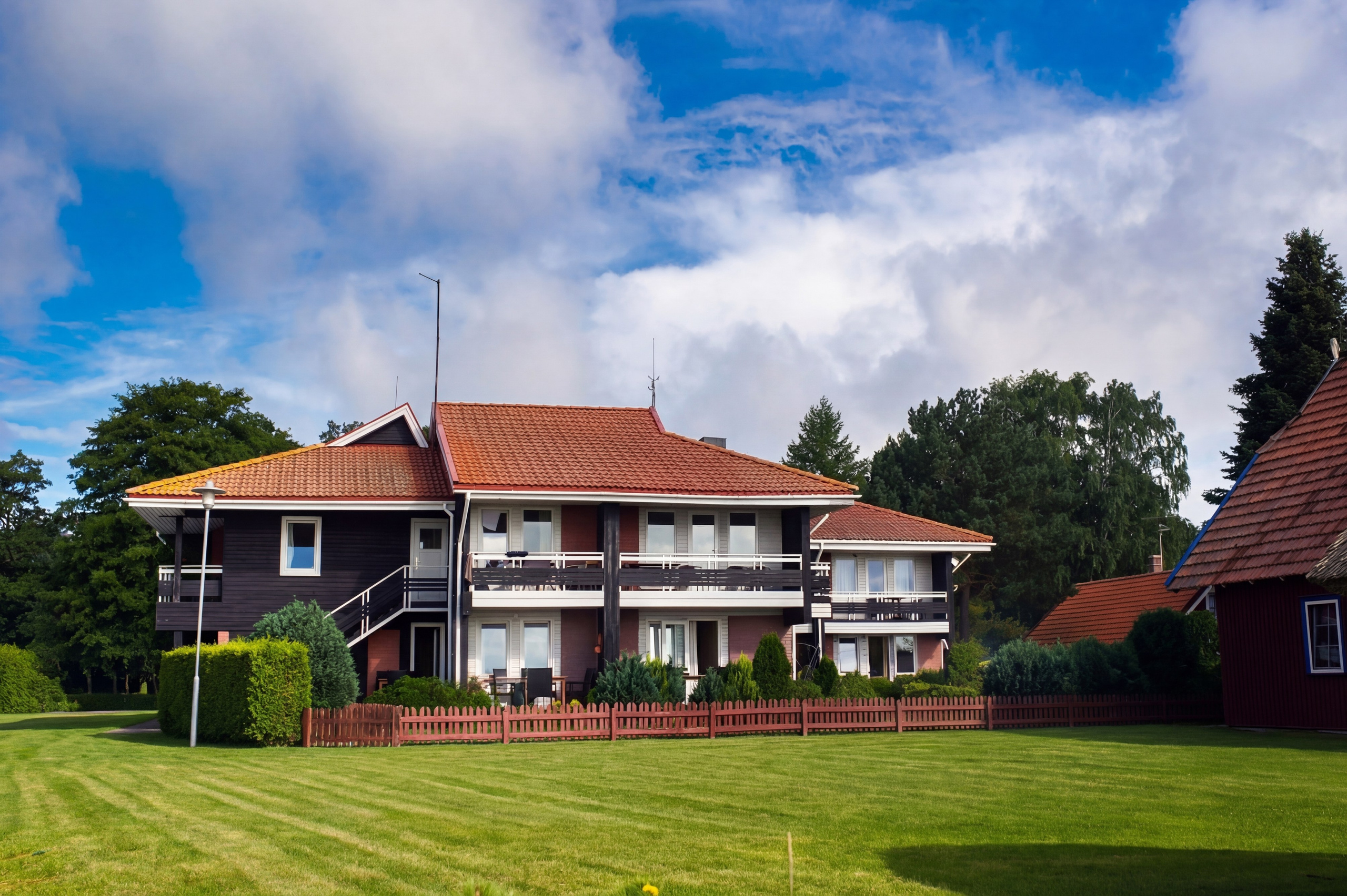 PACKAGES & PRICING. Exclusive Closing Gifts for Top Realtors | Custom House Portraits by Yulia Yurchevskaya