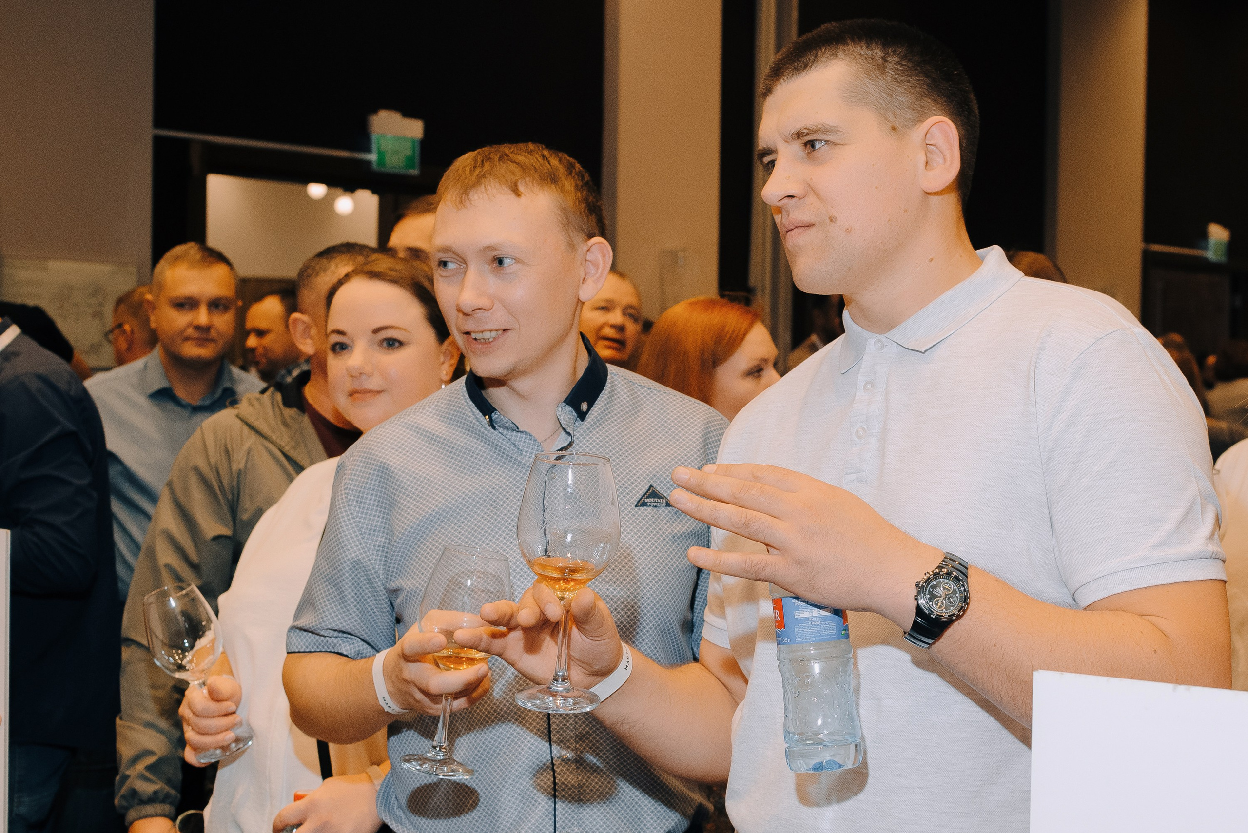 ФЕСТИВАЛЬ ВИНА И КРЕПКИХ НАПИТКОВ МАВТ-ВИНОТЕКА. Репортажный фотограф Зуев Роман г. Челябинск