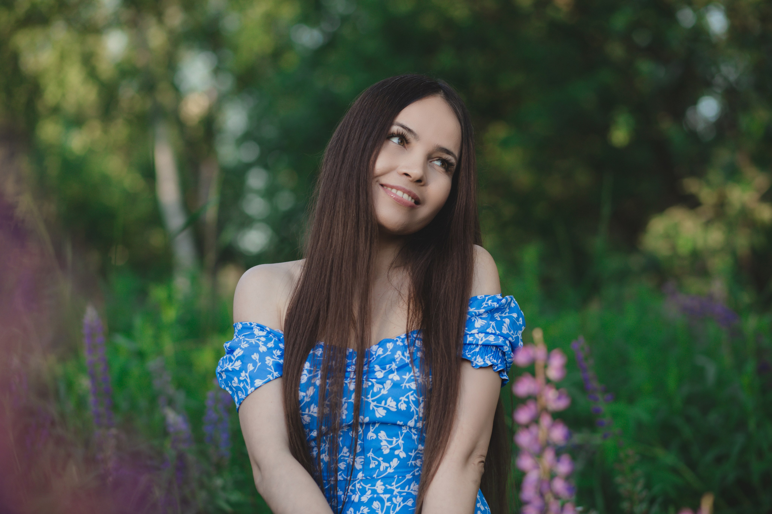 Таня в люпинах — бренд‑фотосессия в Москве, О проекте: люпиновый образ и атмосфера, Почему выбраны люпины?, Что мы создаём вместе, Образы и стилизация, Локация и настроение, Где использовать фото, Забронируйте съёмку, бренд-фотосессия в люпинах, люпины в Москве, визуальный контент для экспертов, фотосессия для личного бренда, Катерина Сысуева, rina_sphoto