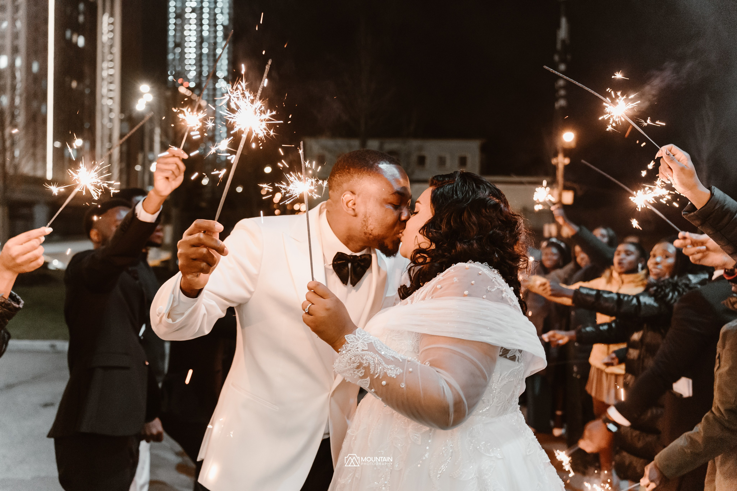 Cletus And Karabo. Я занимаюсь событийной, свадебной, товарной, студийной… фотографией