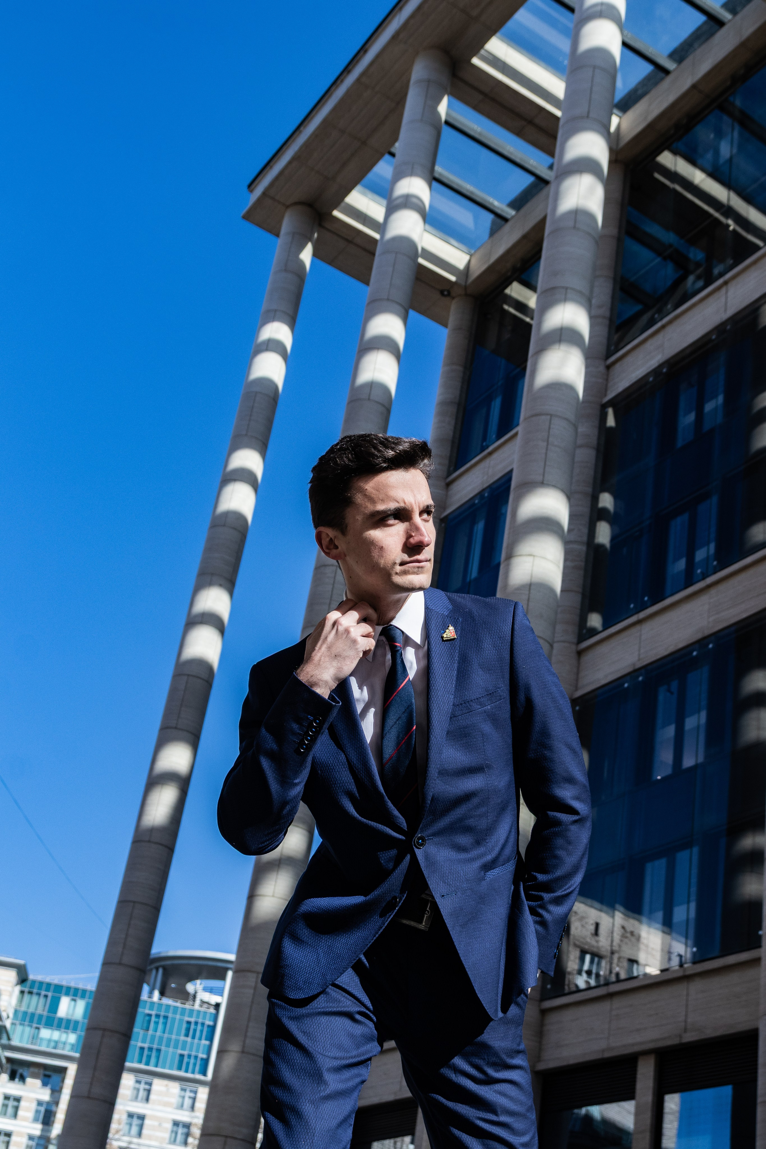 Мужская уличная бизнес-фотосессия — уверенность в каждом кадре. Портретный фотограф в Санкт-Петербурге Савельева Ольга