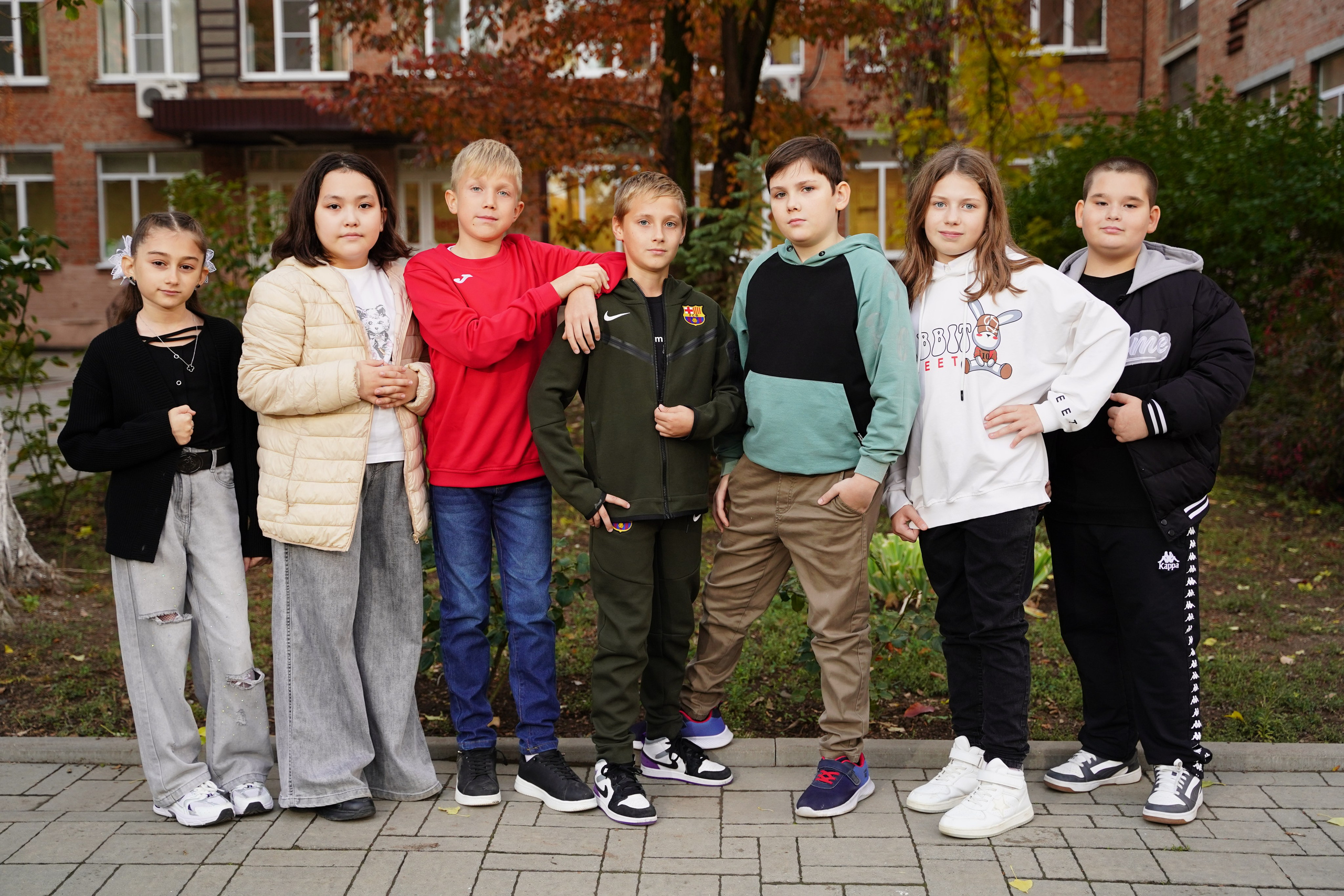 Фото с другом. MEMENTO.Выпускные альбомы, школьные, юбилейные и другие книги. Ростов-на-Дону