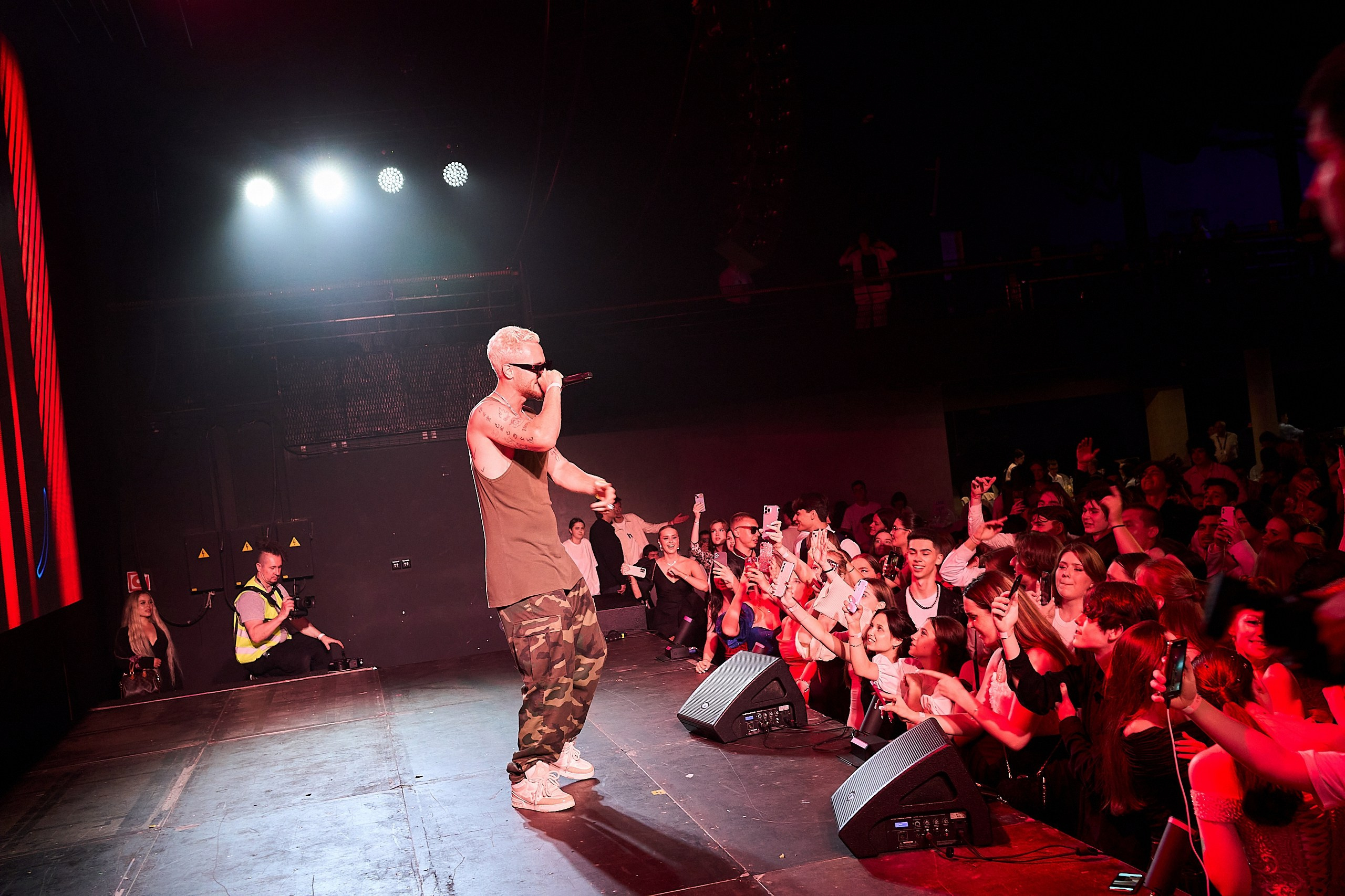 Выпускной 2024 концертный зал Академия ВТБ. Фотограф и Видеограф в Москве. Олег Корушев