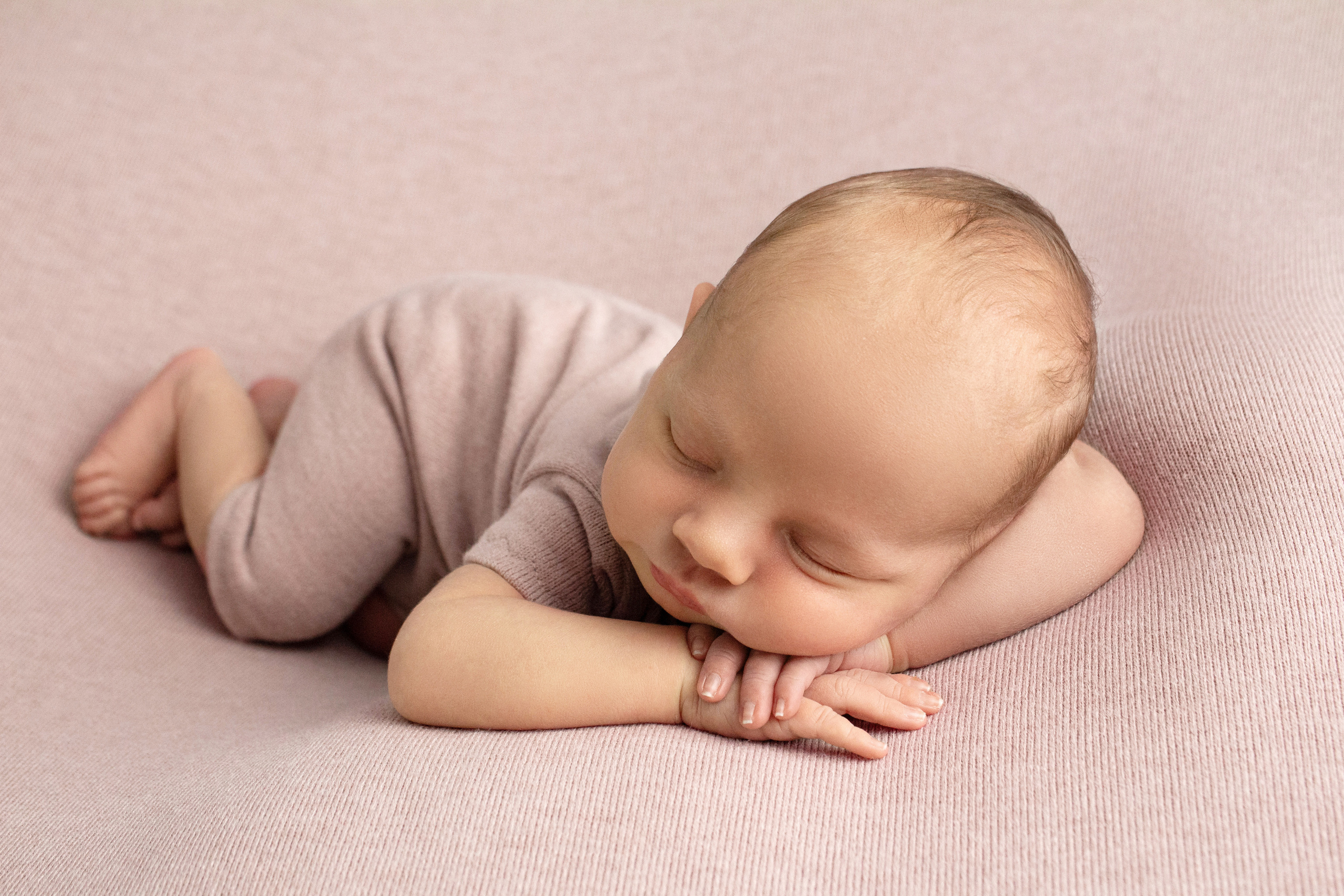 Классический стиль newborn. Фотограф новорождённых Анапа Елена Кушнарь