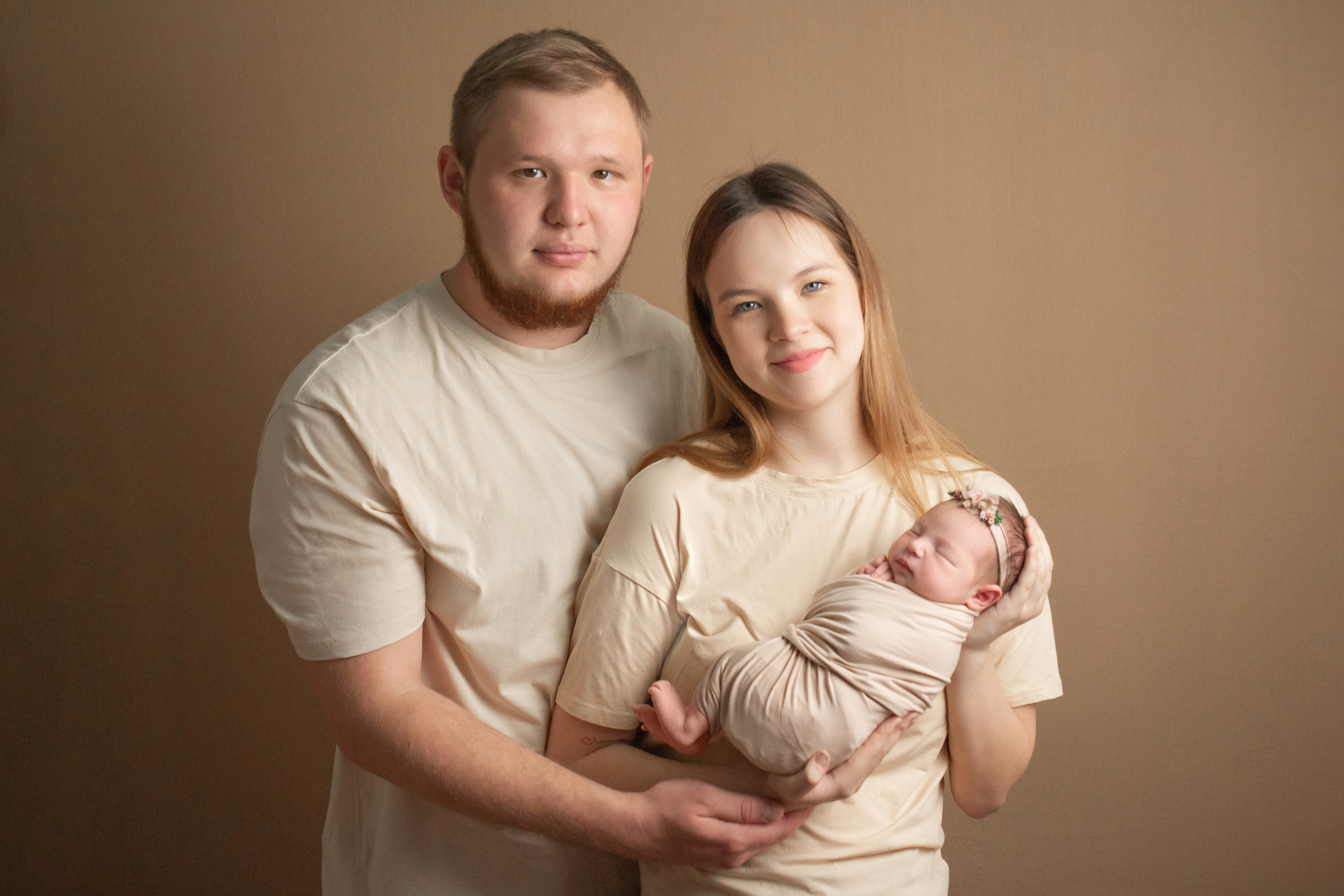 Кадры малыша с родителями. Фотограф новорождённых Анапа Елена Кушнарь