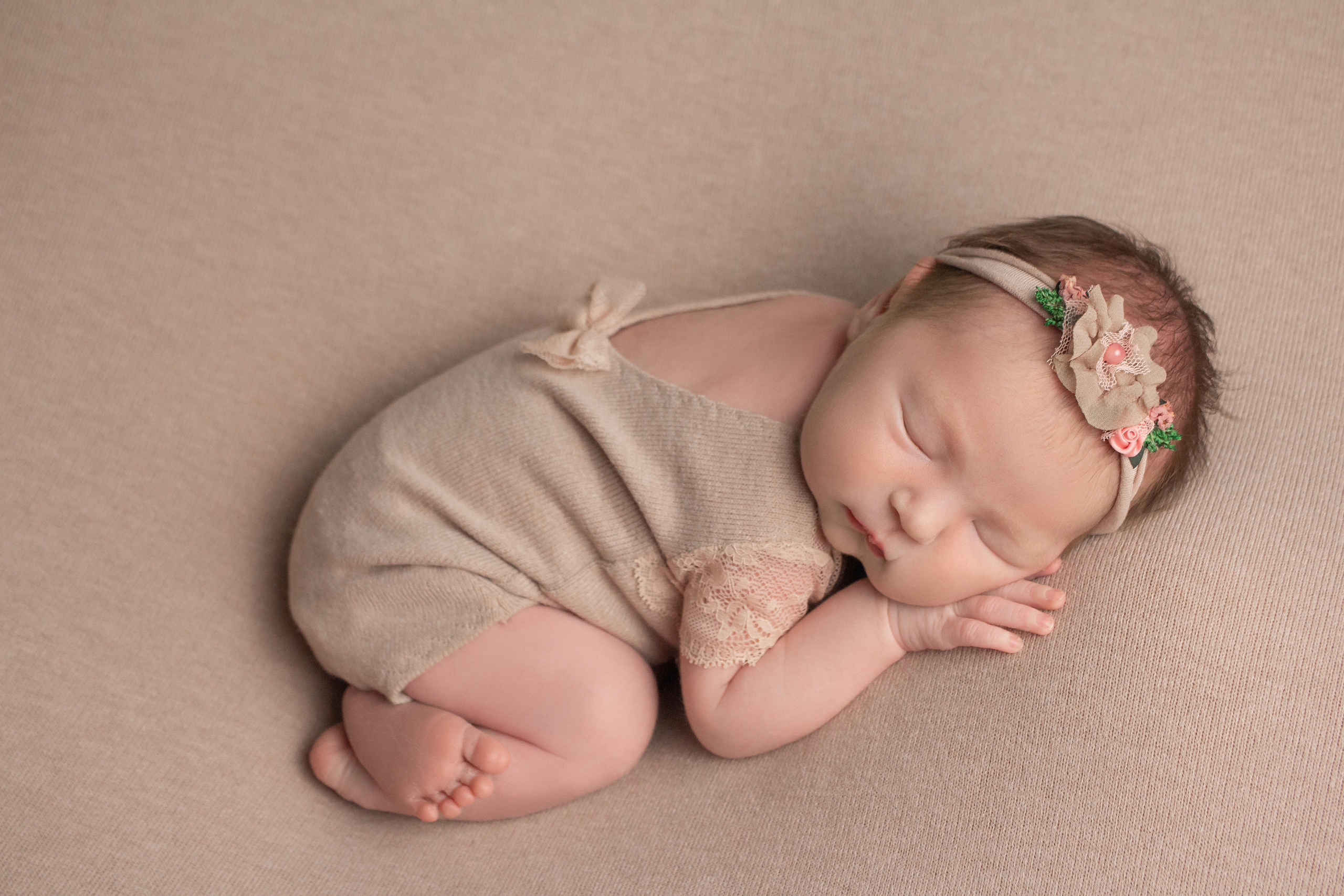 Классический стиль newborn. Фотограф новорождённых Анапа Елена Кушнарь