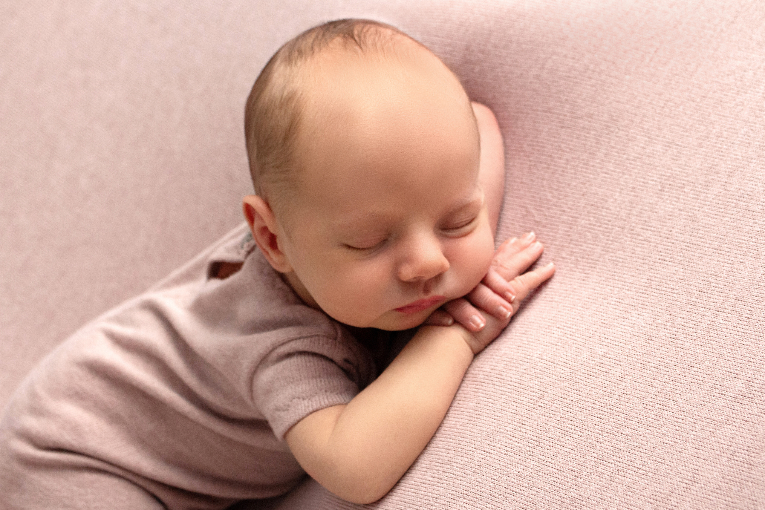 Классический стиль newborn. Фотограф новорождённых Анапа Елена Кушнарь