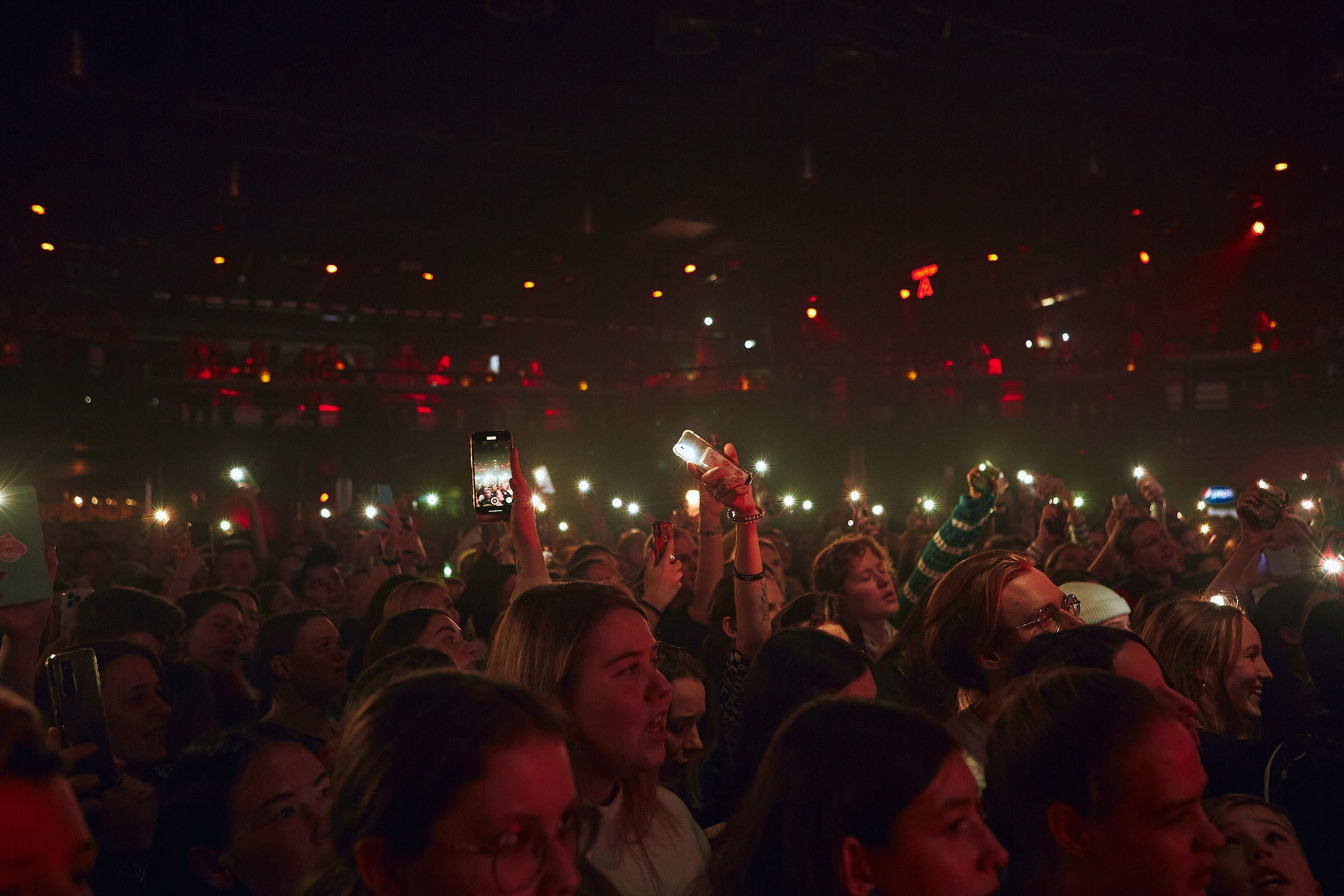 Ваня Дмитриенко «НА ОДНОЙ ОРБИТЕ ТУР». Андрей Цветков — репортажный, свадебный и портретный фотограф в Санкт-Петербурге
