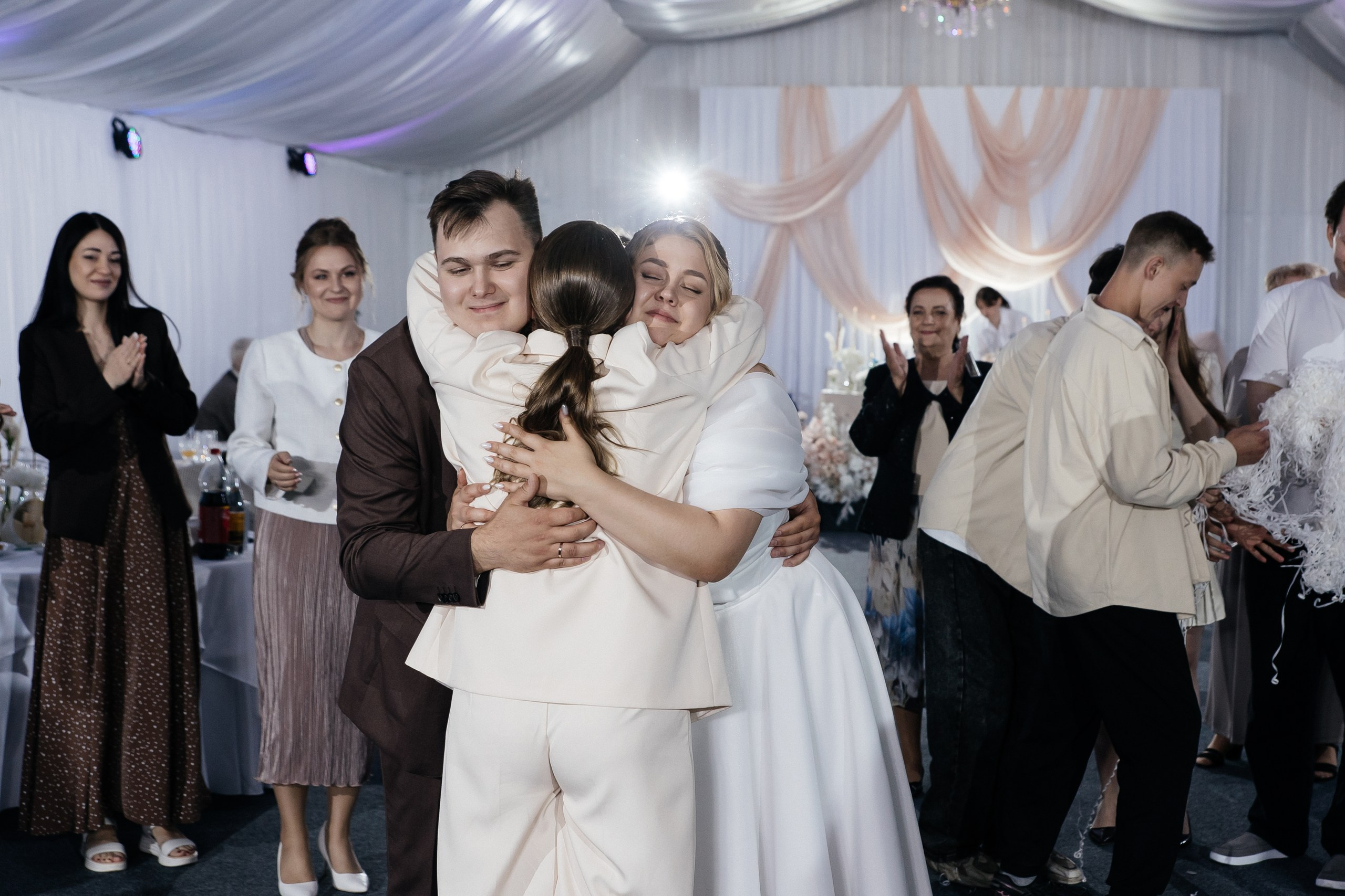 А | А. Любовь, танцы и котики 🐾. Свадебный фотограф Настя Шелл г. Череповец