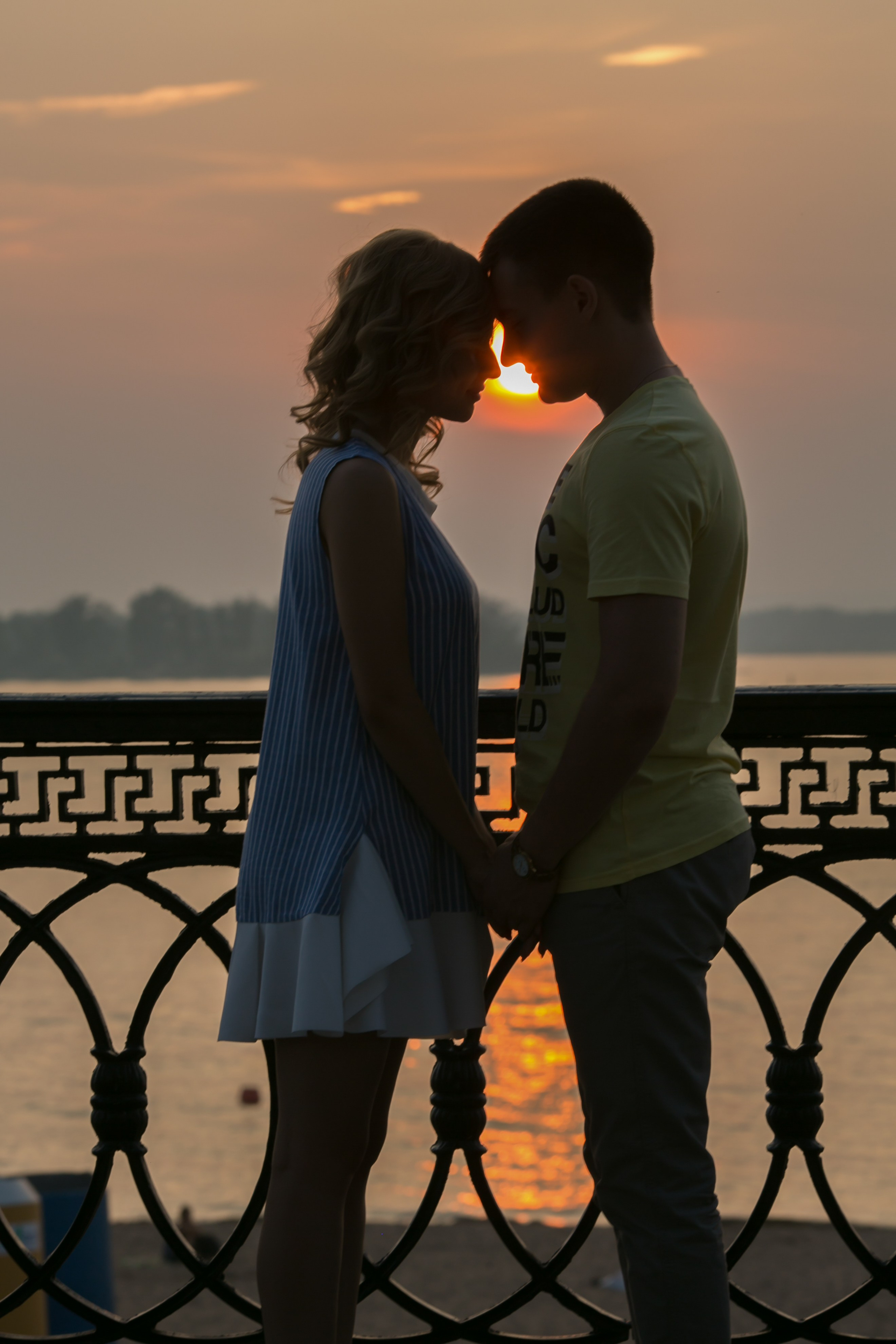 Love Story на набережной в Самаре. Свадебный фотограф, видеограф в Самаре, Самарской области. Видеосъемка