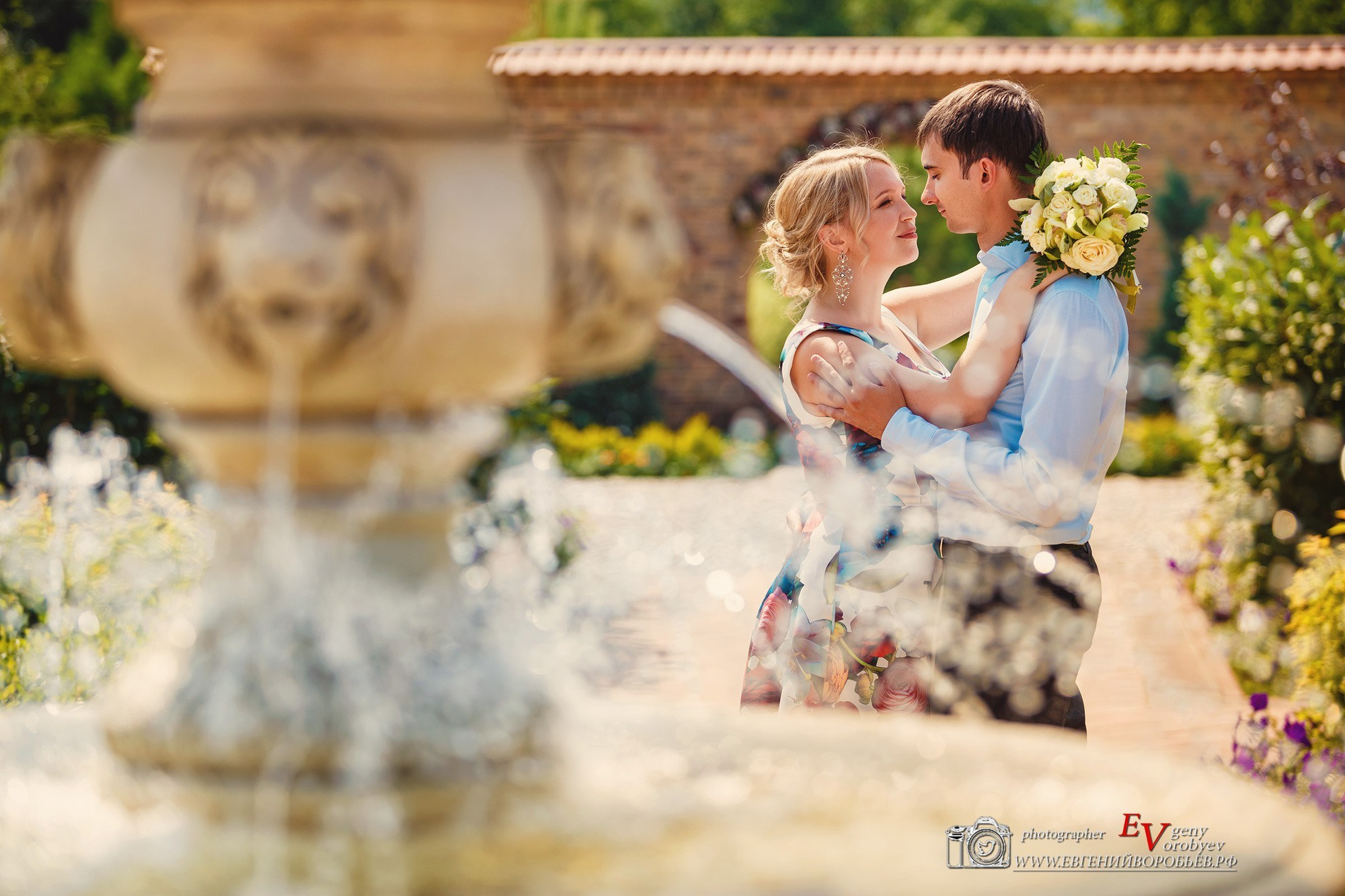 Свадебная фотосессия в Красноярске лучший фотограф свадьба Красноярск невеста свадебное платье жених визажист причёска макияж идея места образ пример красивая фото позы для свадебной фотосессии фотография декор агентство организация цены описание услуги ведущий тамада заказать забронировать стилист 