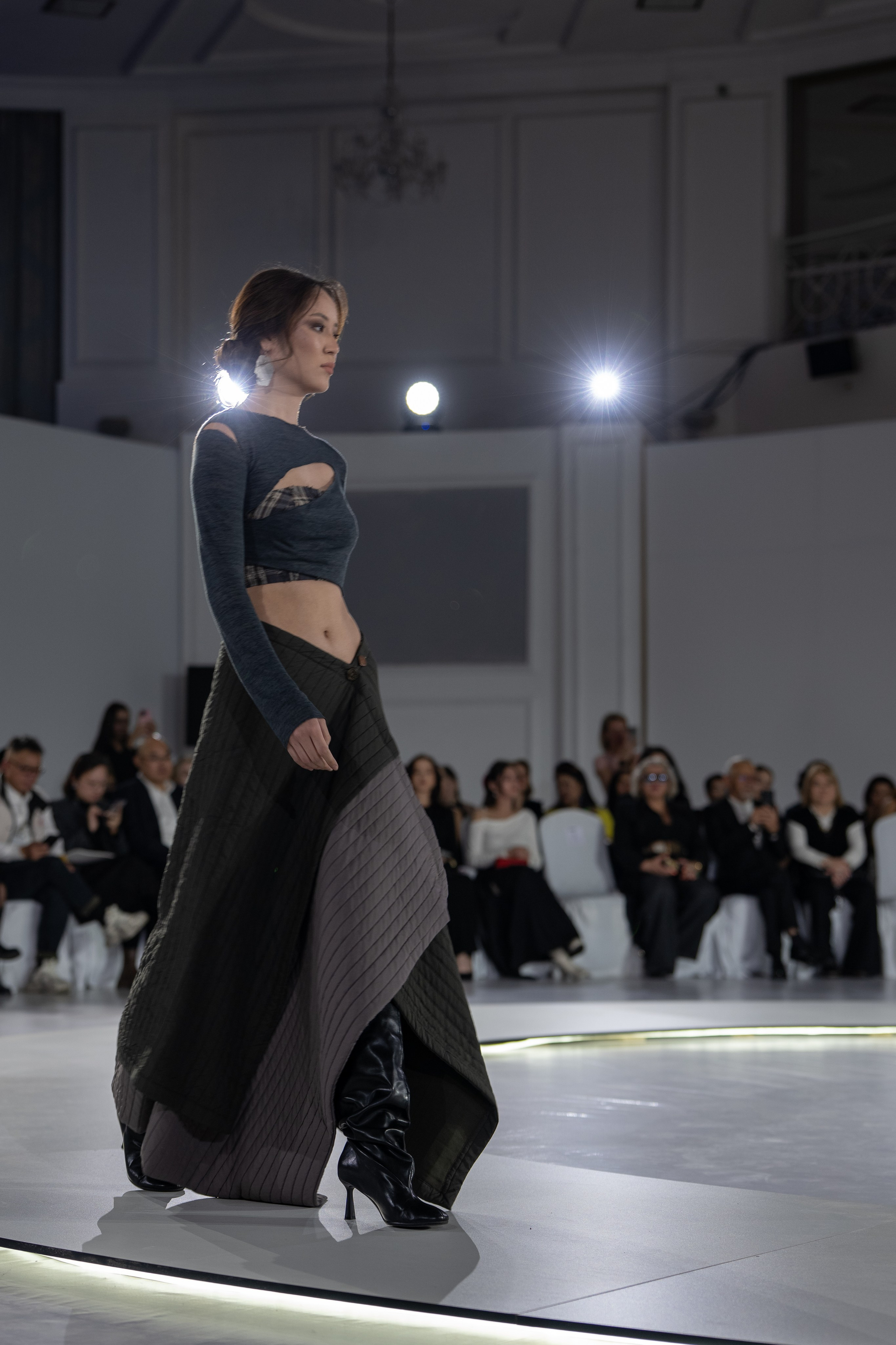 Design August. Сайт Алматинского НЮ АРТ, будуар и фэшн фотографа Дениса Карпенко