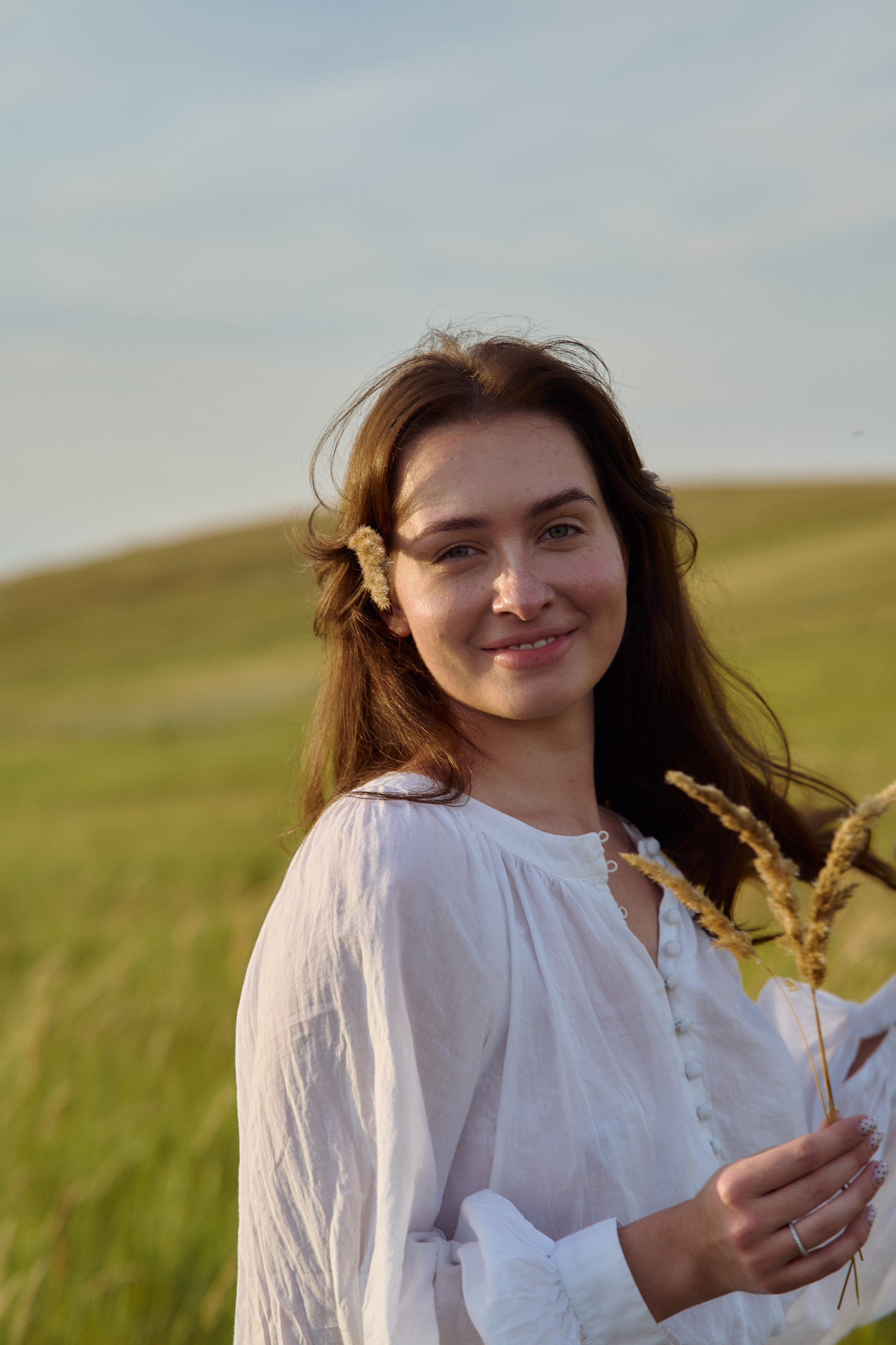 Шамиль, Аня и Марс в поле с барашками. Семейный и свадебный lifestyle-фотограф в Москве Мария Петрова