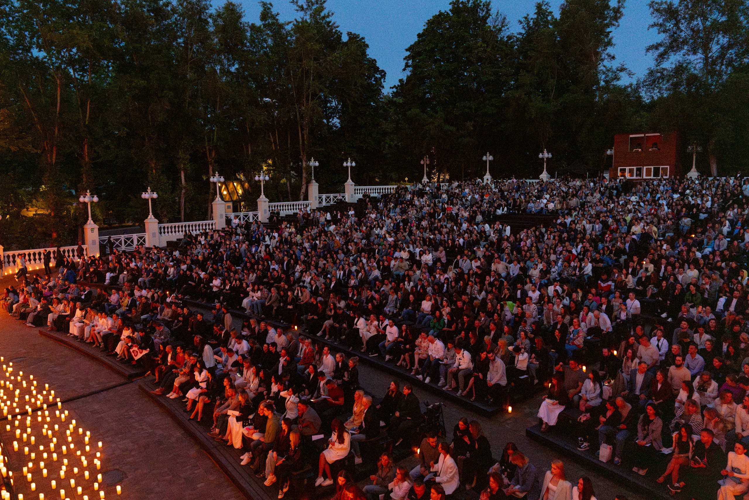 Симфонический оркестр Lumisfera при свечах. Фотограф Никита Комаров