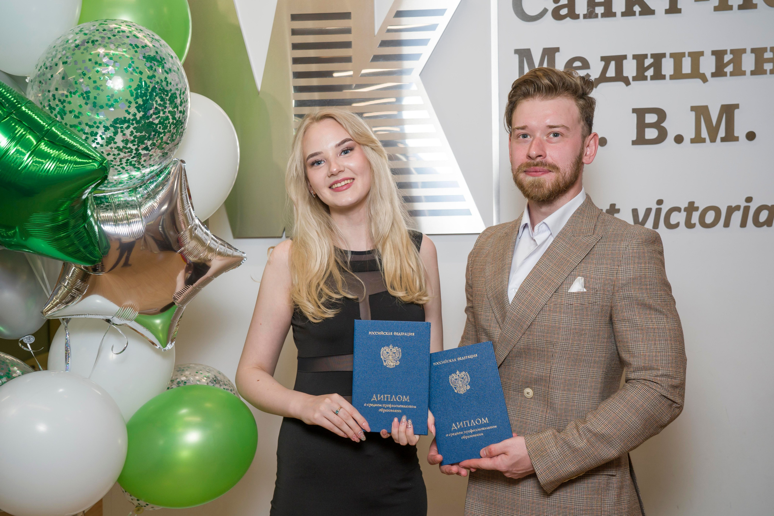 Выпускной в медколледже. Фотограф в Санкт-Петербурге. Репортажная и все съёмки для бизнеса