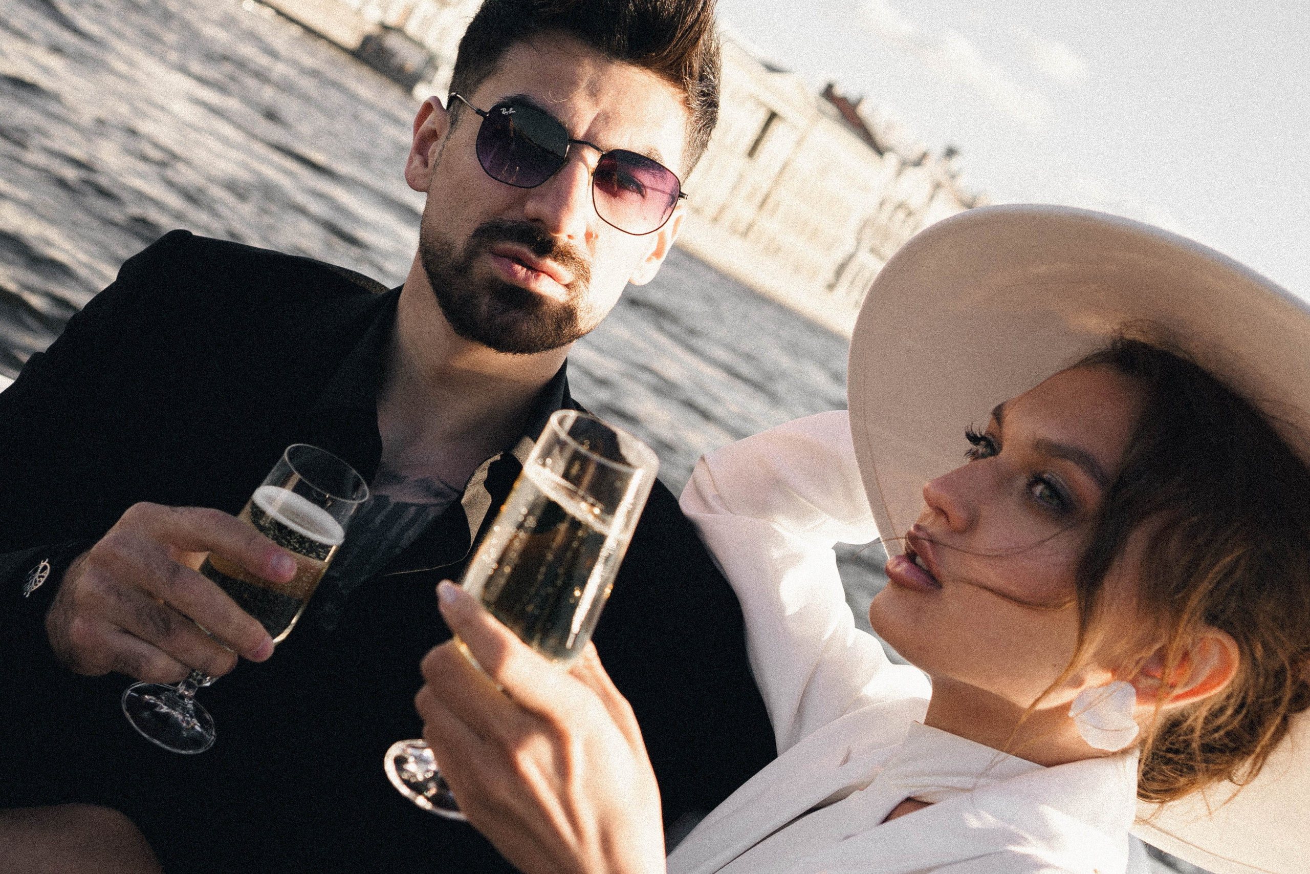 СВАДЕНБНАЯ СЬЕМКА НА КАТЕРЕ ПО КАНАЛАМ САНКТ-ПЕТЕРБУРГА И В АКВАТОРИИ НЕВЫ. Профессиональный фотограф, Санкт-Петербург — Виктория Богомолова