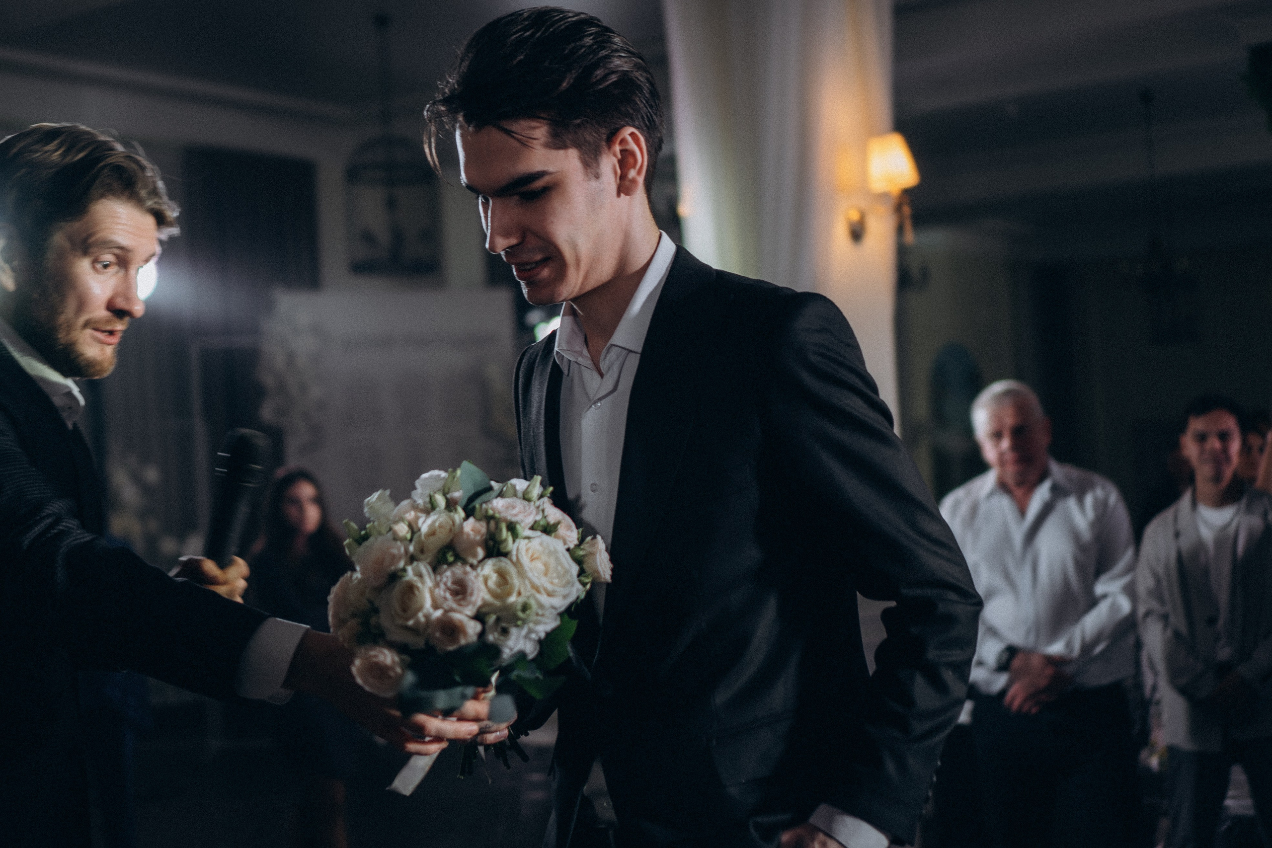 СВАДЕБНАЯ СЬЕМКА СБОРОВ В ОТЕЛЕ И ВЫЕЗД НА ЦЕРЕМОНИЮ (СНЯТО В СИБИРЕ В НИЖНЕВАРТОВСКЕ). Профессиональный фотограф, Санкт-Петербург — Виктория Богомолова