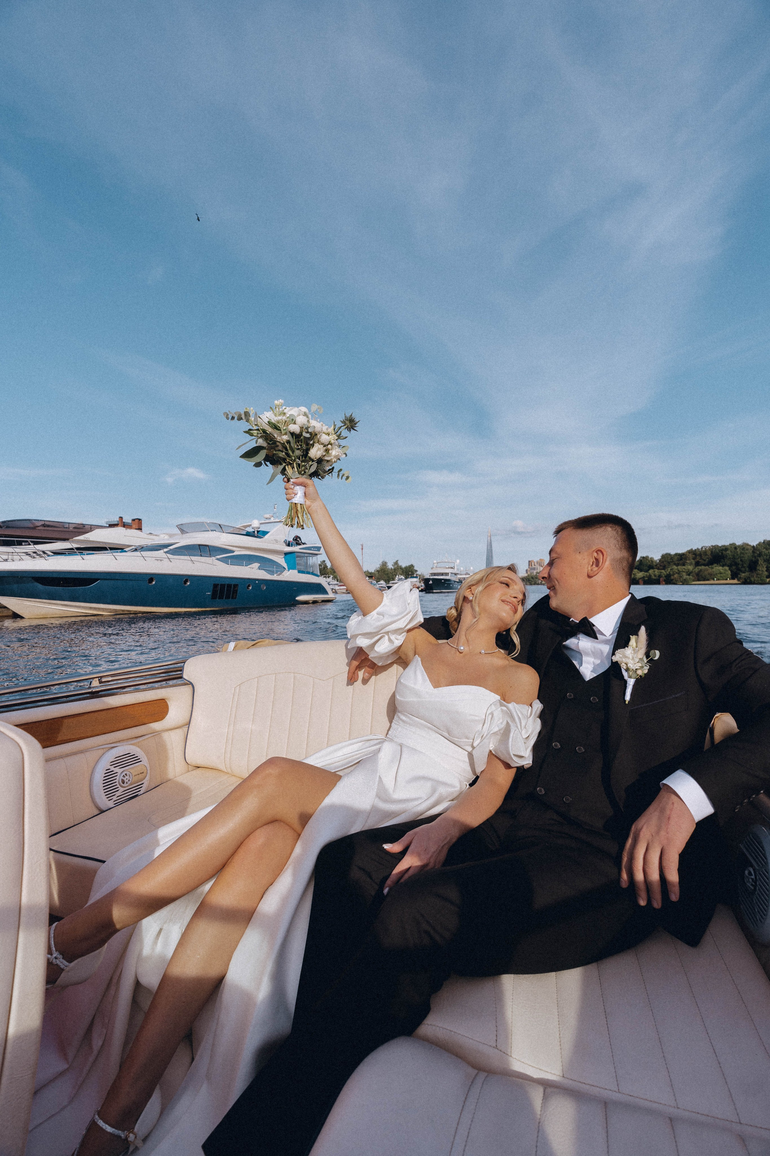 СВАДЕНБНАЯ СЬЕМКА НА КАТЕРЕ ПО КАНАЛАМ САНКТ-ПЕТЕРБУРГА И В АКВАТОРИИ НЕВЫ. Профессиональный фотограф, Санкт-Петербург — Виктория Богомолова