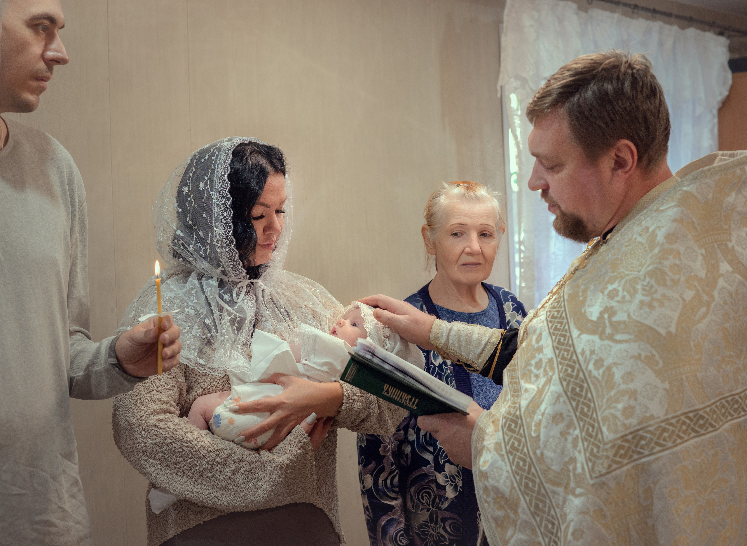 Крещение Аглайи в Покровском кафедральном соборе. Фотографы крещения/венчания  Красноярск Татьяна и Вячеслав Переваловы