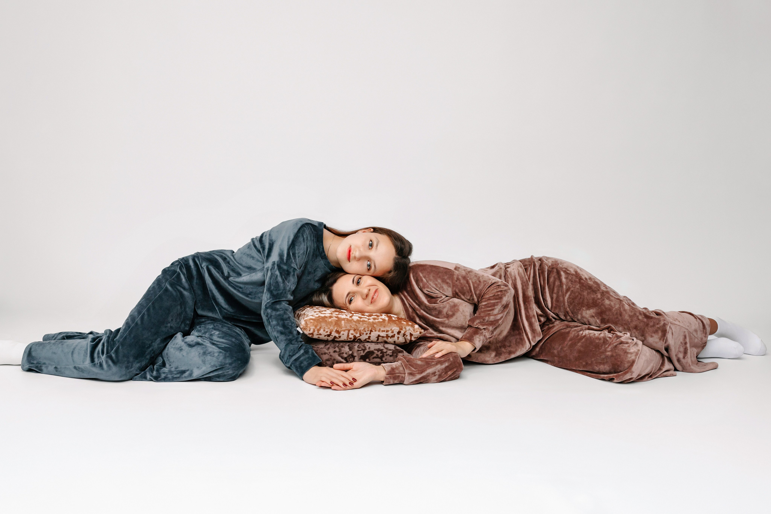 Ольга и Даша. Моя студия. Ноябрь 2024. Фотограф Пермь. Свадьбы. Семья и дети, школа, д. сад. Фотокниги