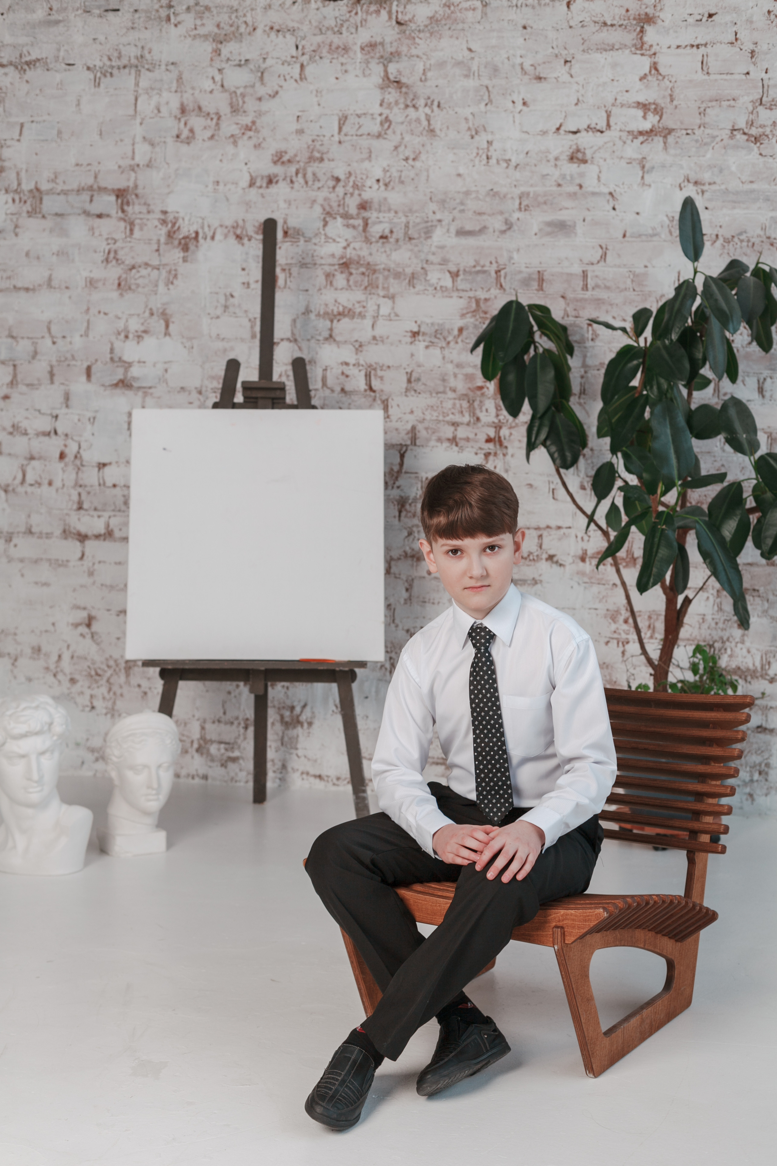 Съемка для выпускного альбома в студии. Ирина Коновалова школьный фотограф. Выпускные альбомы Ярославль