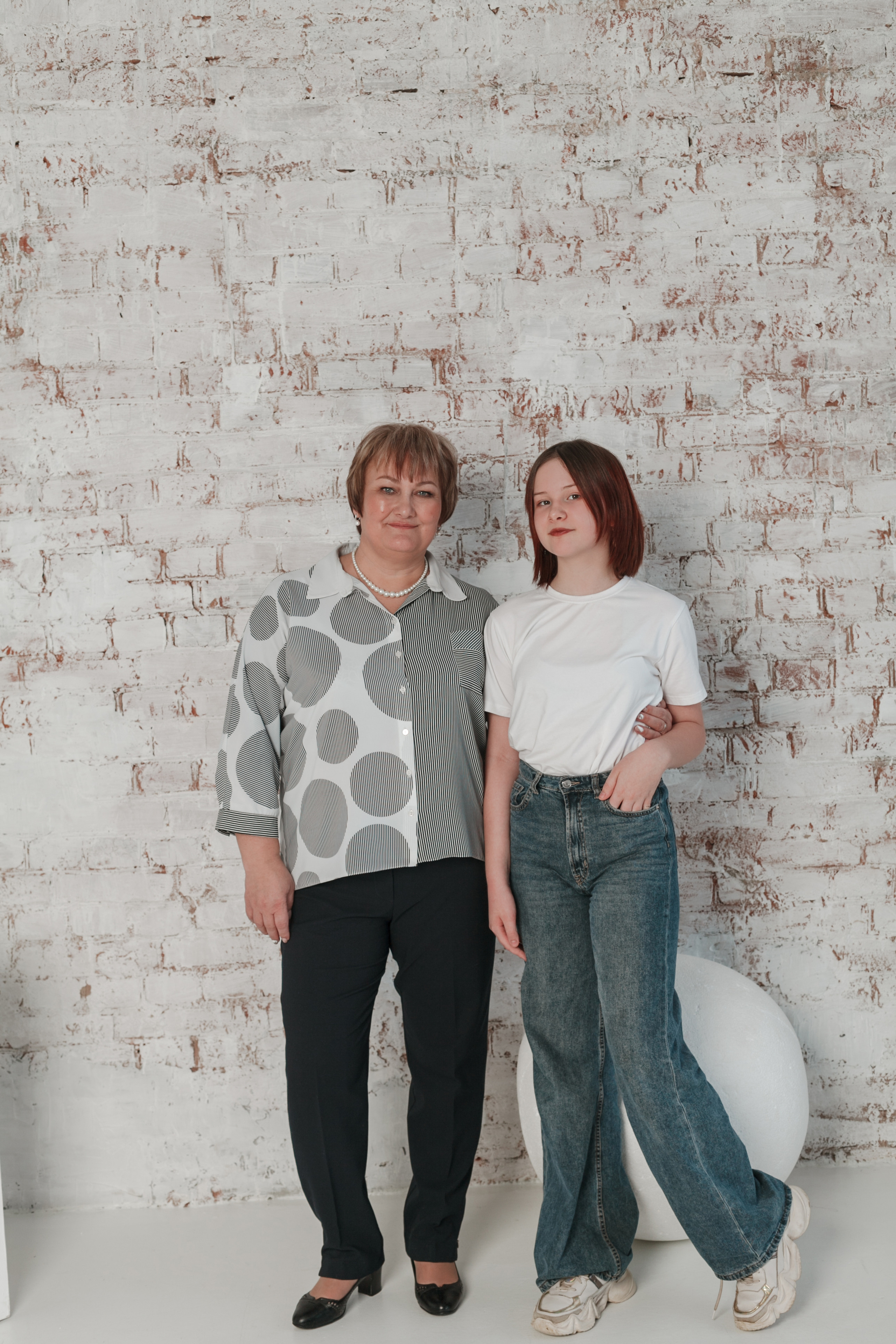 Съемка для выпускного альбома в студии. Ирина Коновалова школьный фотограф. Выпускные альбомы Ярославль