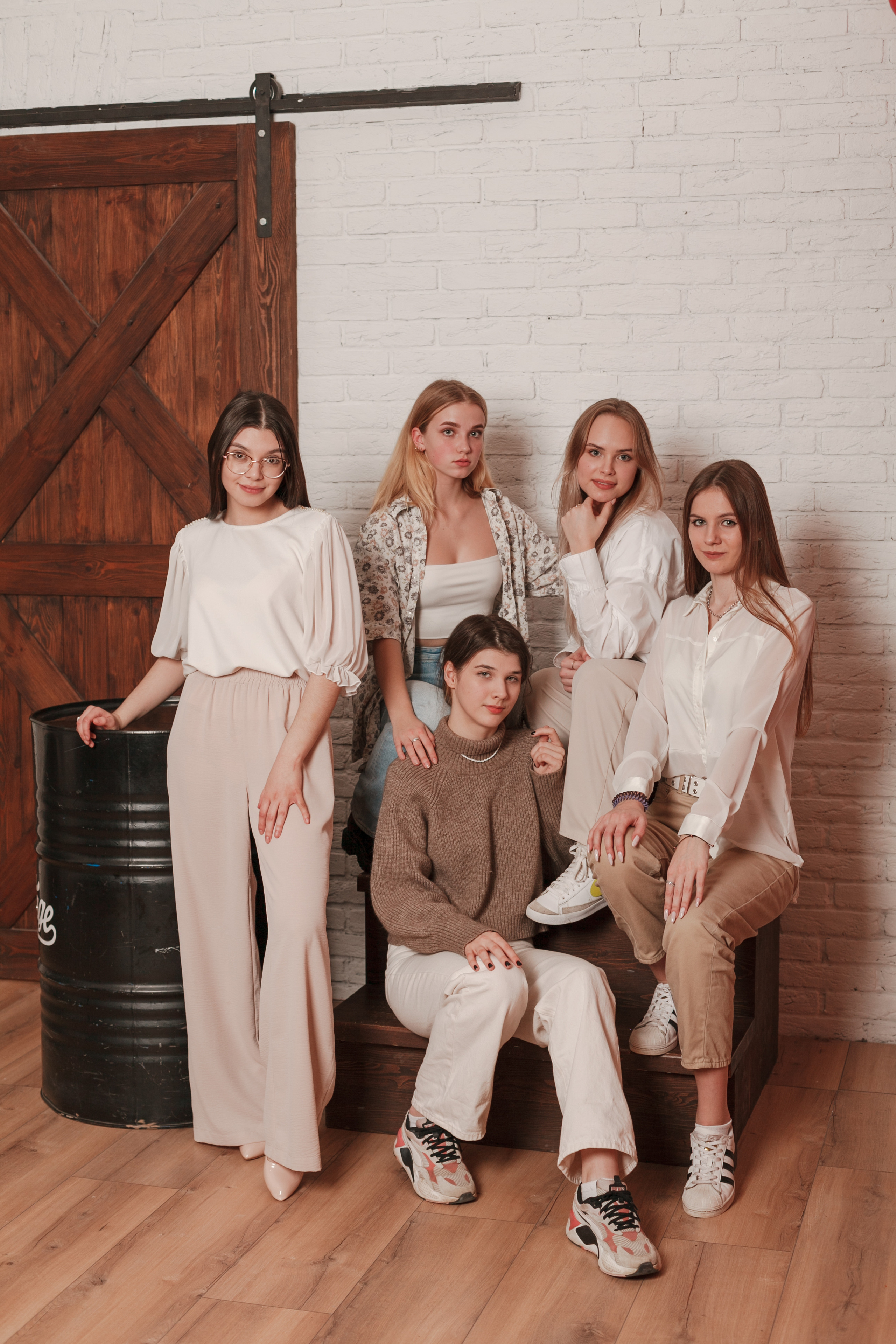 Фотосъёмка выпускников в студии. Ирина Коновалова школьный фотограф. Выпускные альбомы Ярославль