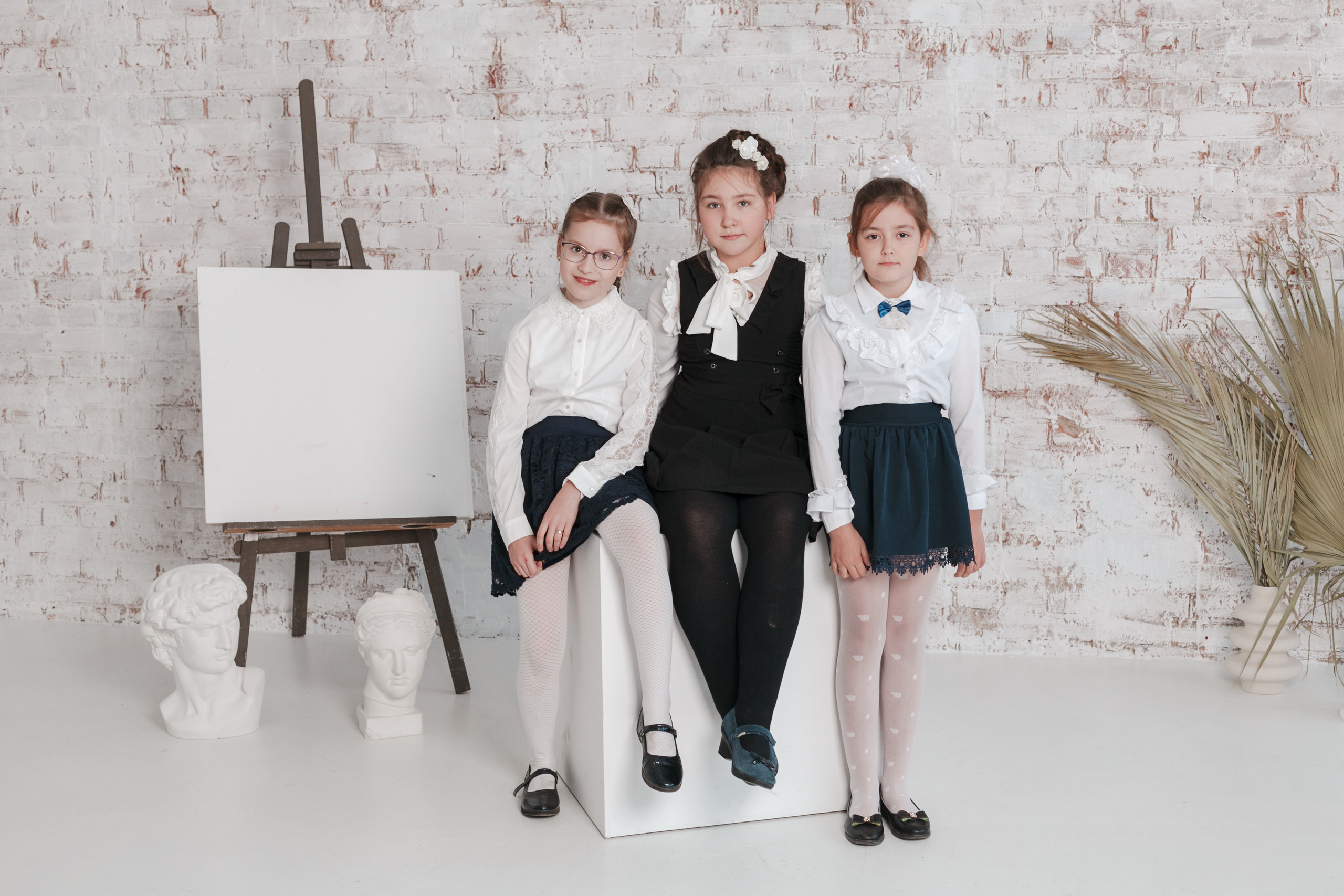 4 класс в студии. Ирина Коновалова школьный фотограф. Выпускные альбомы Ярославль