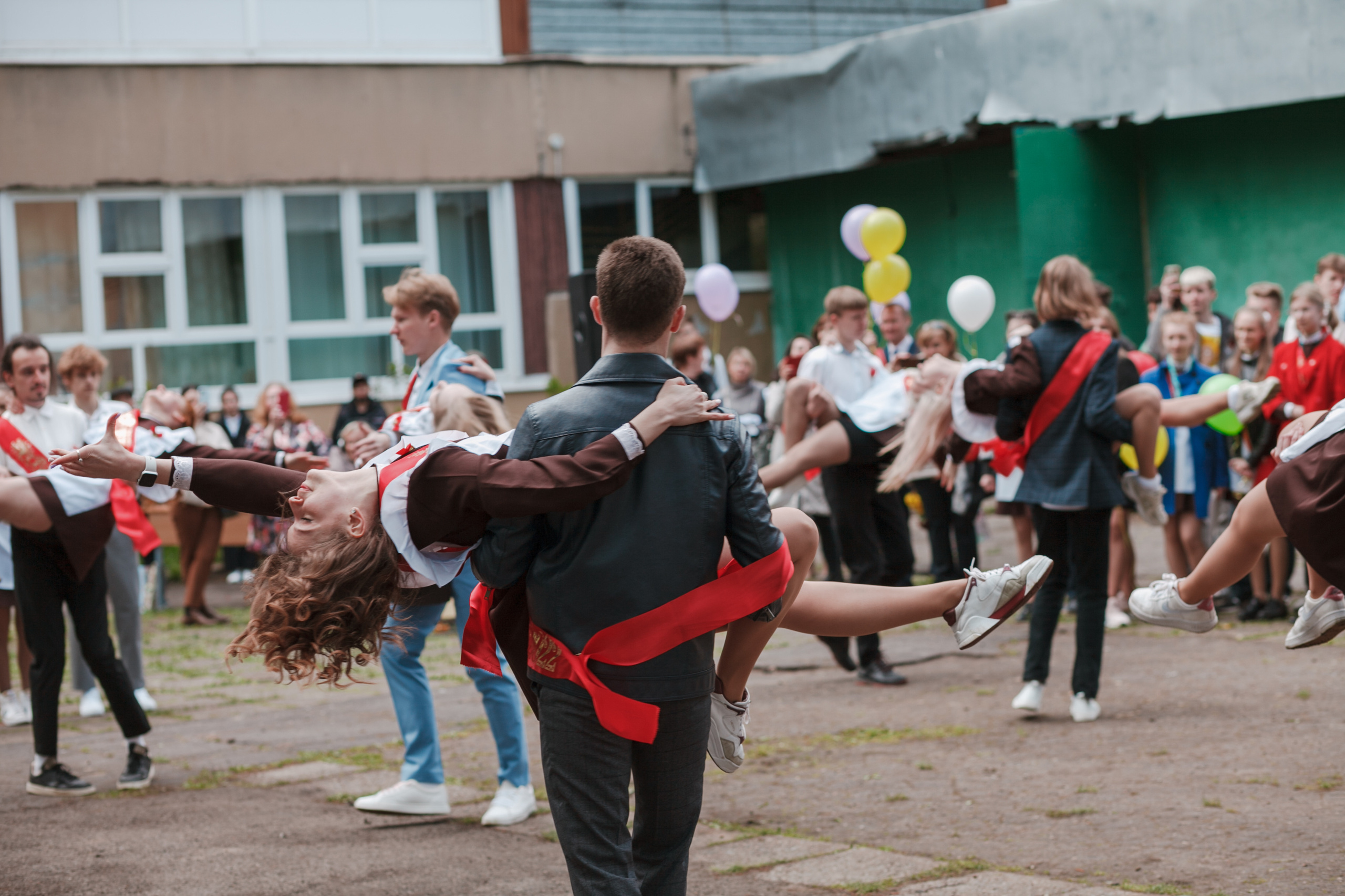 Последний звонок. Ирина Коновалова школьный фотограф. Выпускные альбомы Ярославль