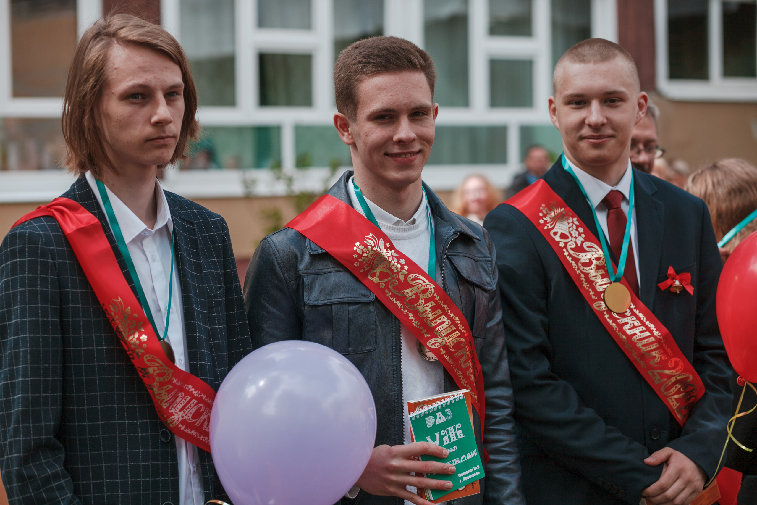 Последний звонок. Ирина Коновалова школьный фотограф. Выпускные альбомы Ярославль