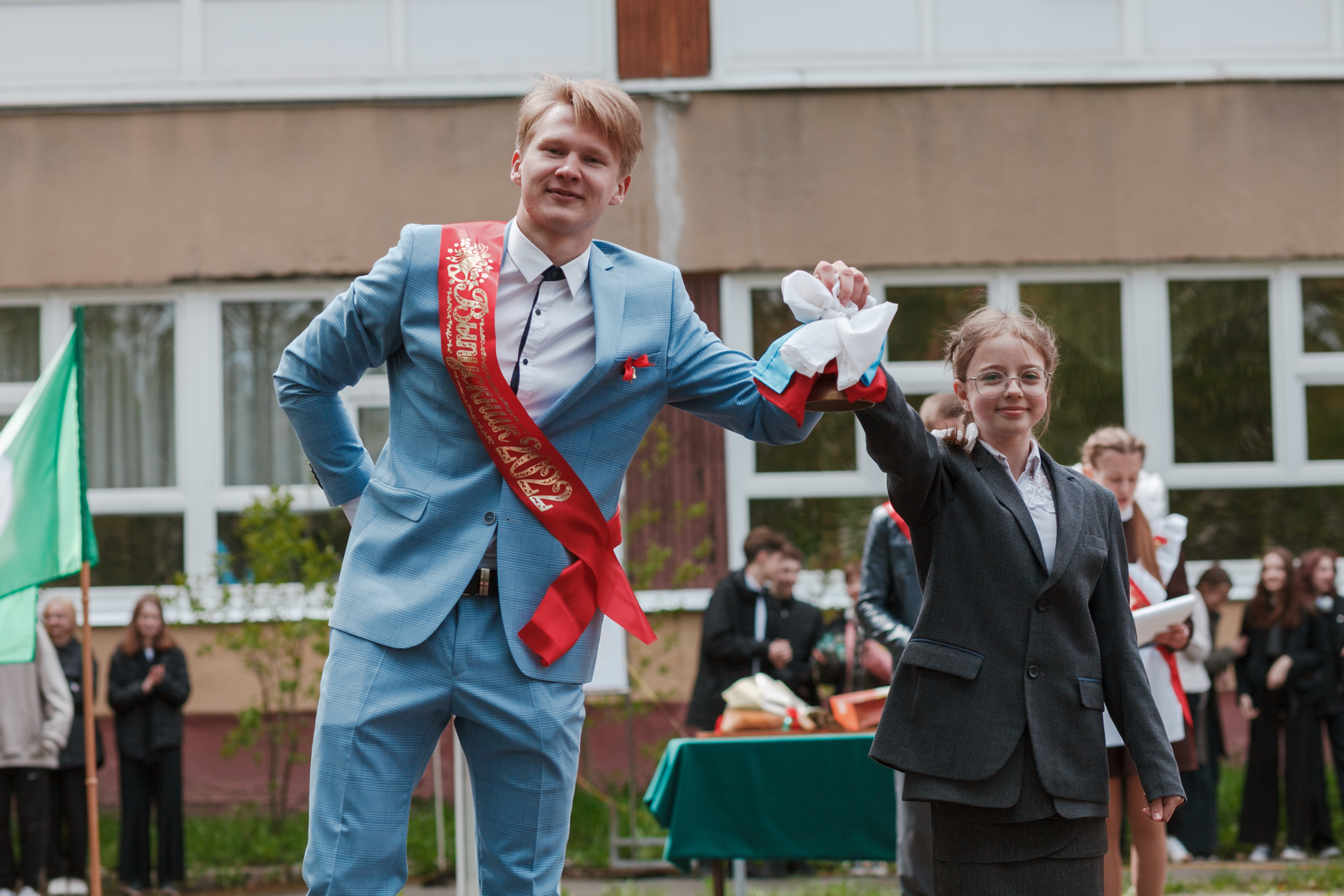 Последний звонок. Ирина Коновалова школьный фотограф. Выпускные альбомы Ярославль