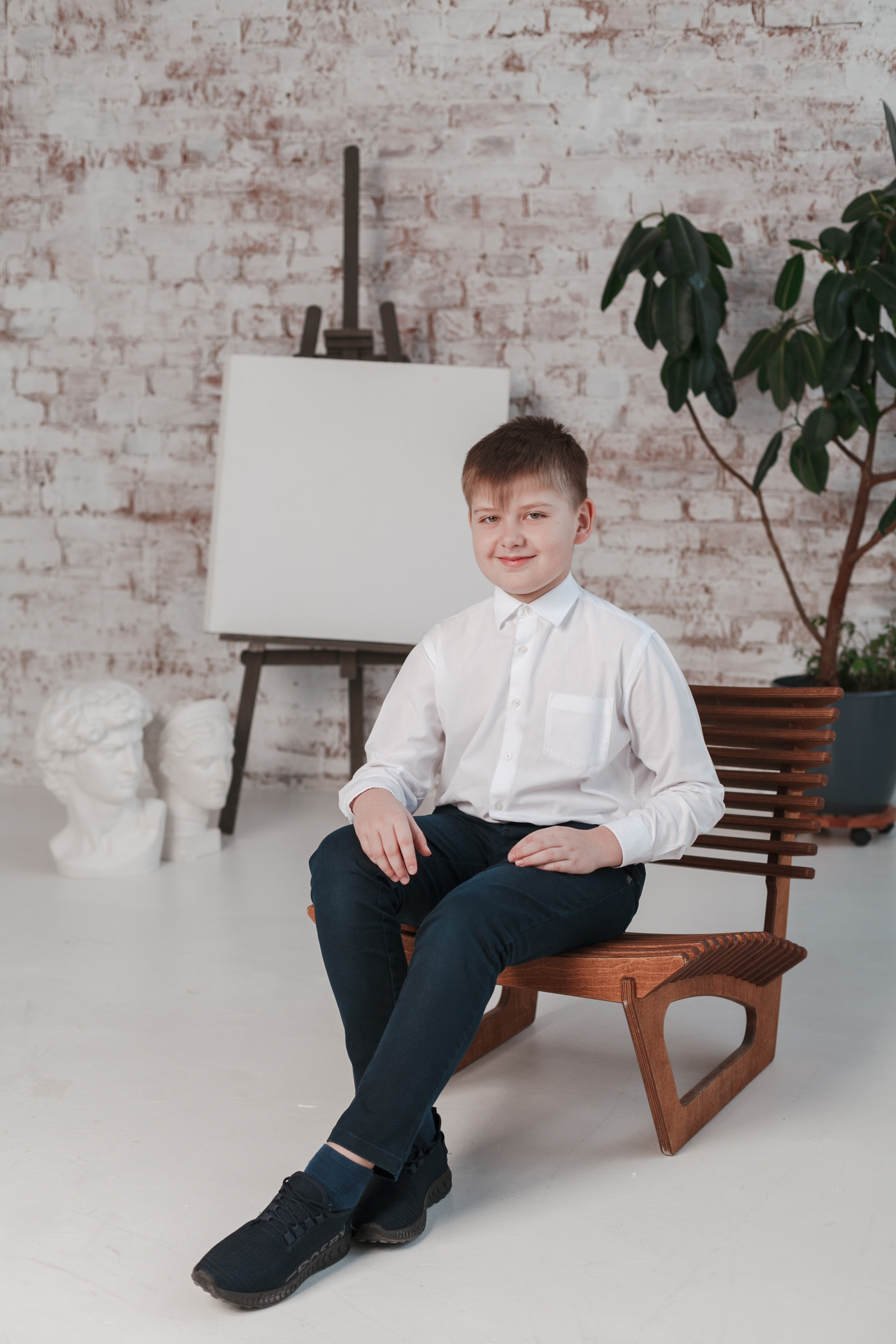 Съемка для выпускного альбома в студии. Ирина Коновалова школьный фотограф. Выпускные альбомы Ярославль