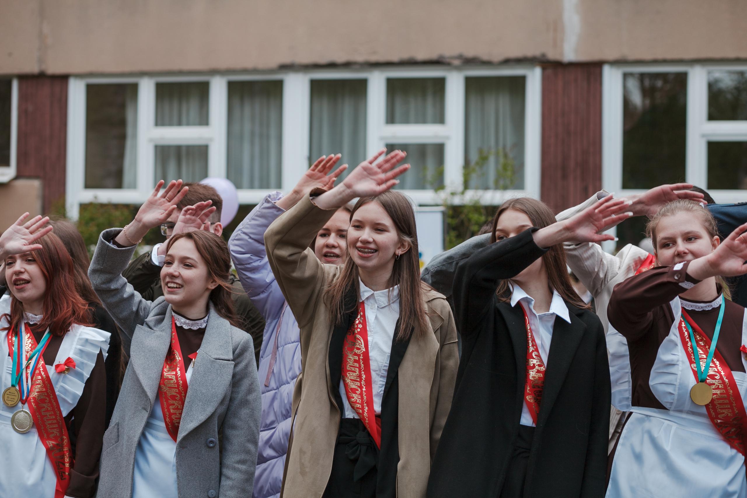 Последний звонок. Ирина Коновалова школьный фотограф. Выпускные альбомы Ярославль