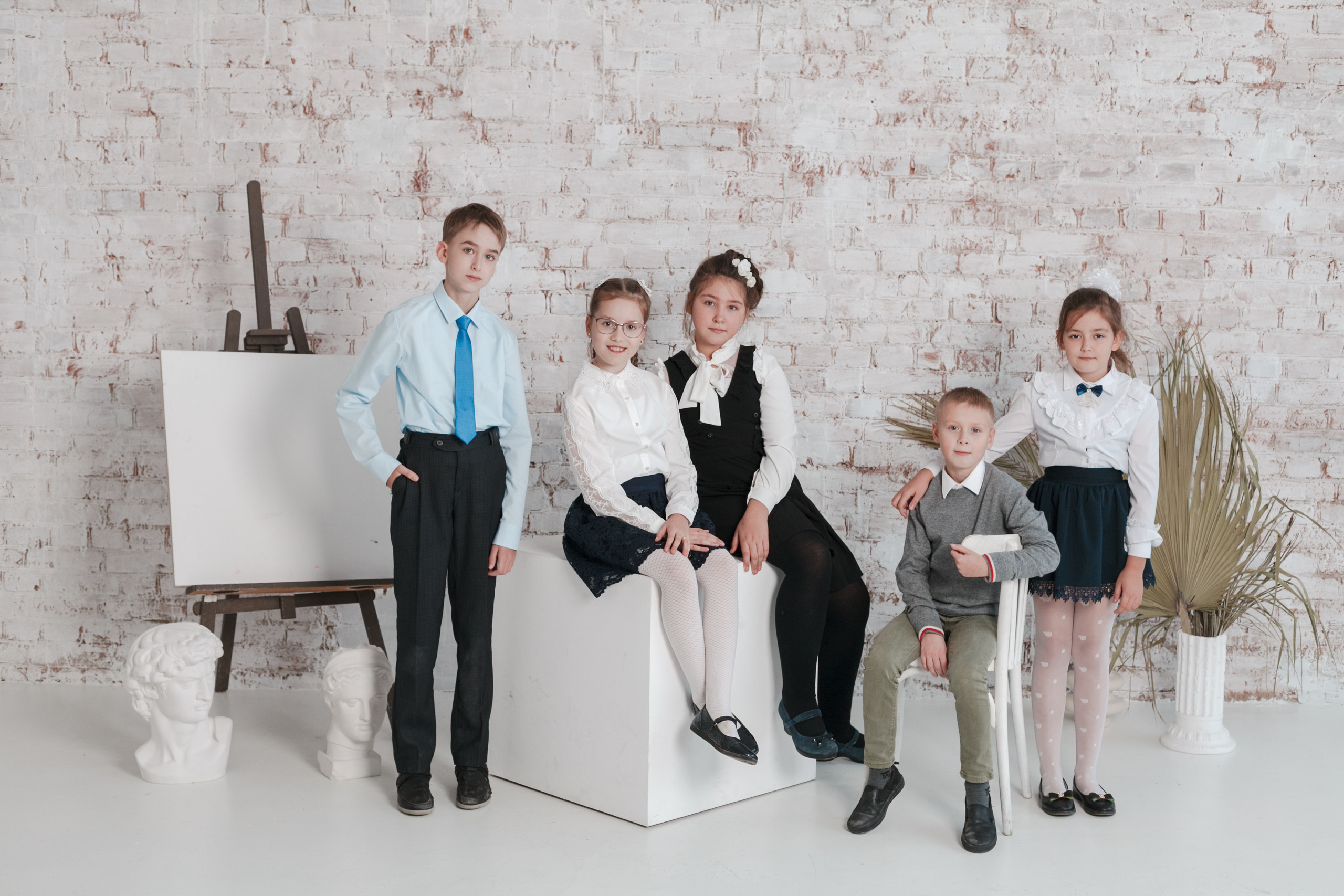 4 класс в студии. Ирина Коновалова школьный фотограф. Выпускные альбомы Ярославль