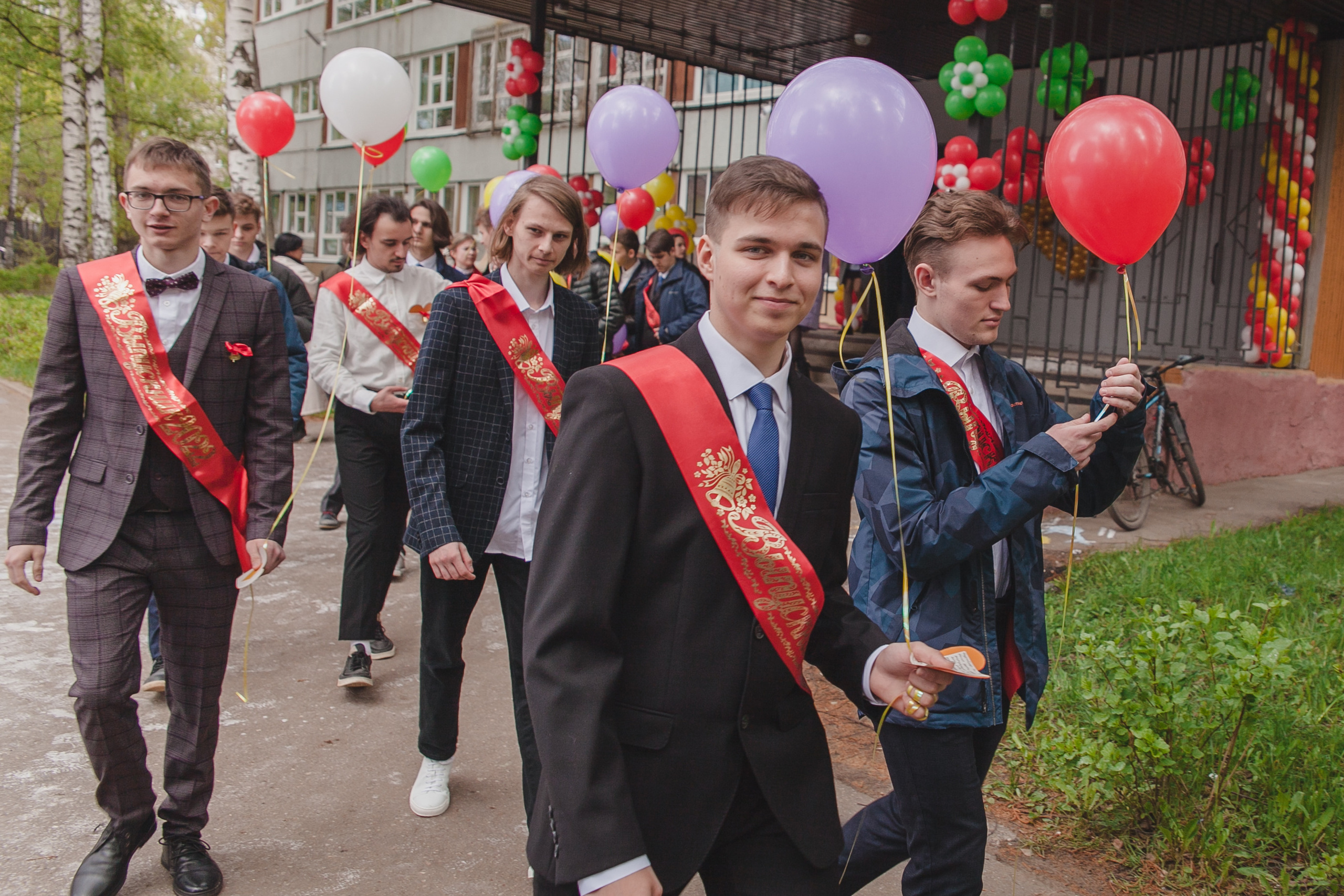Последний звонок. Ирина Коновалова школьный фотограф. Выпускные альбомы Ярославль