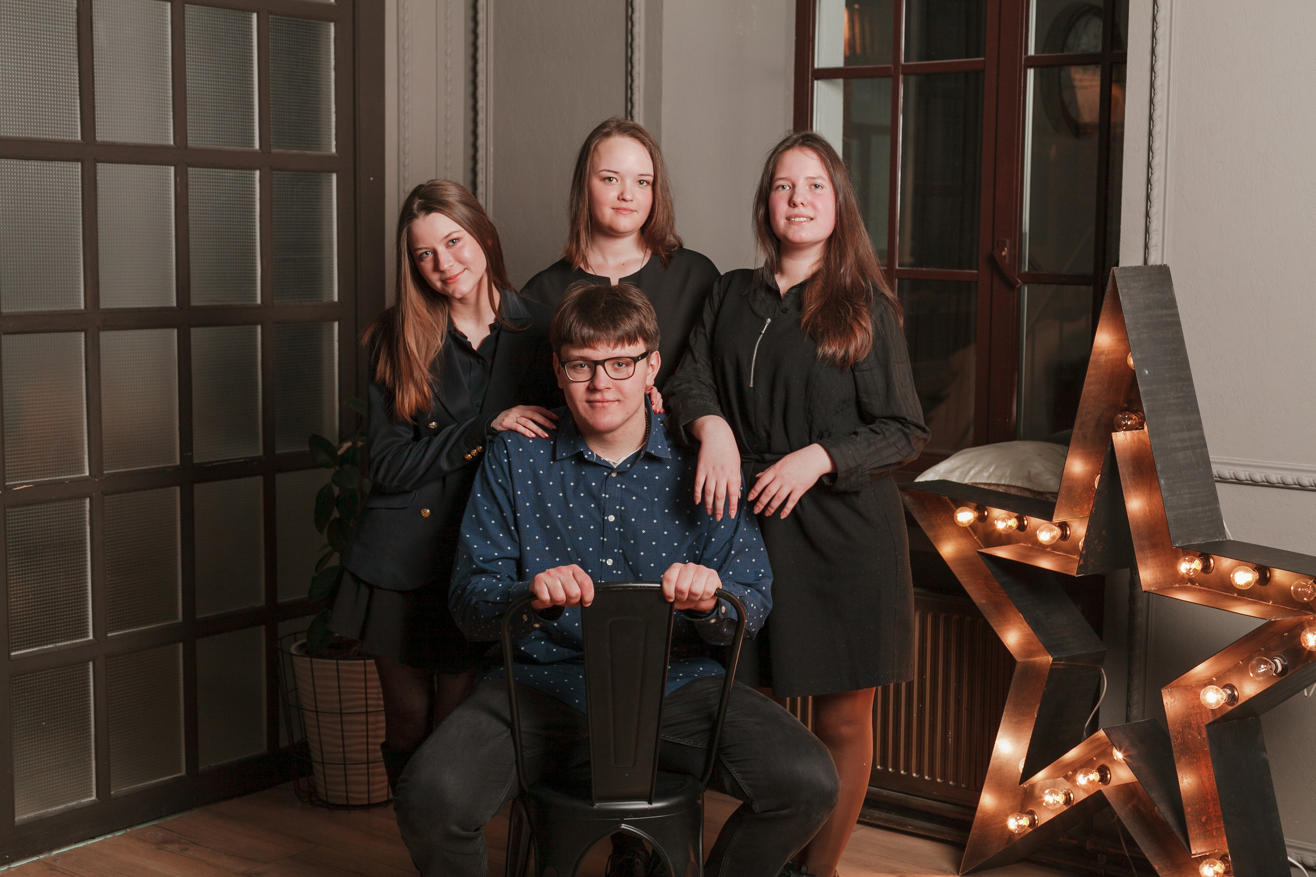 Фотосъёмка выпускников в студии. Ирина Коновалова школьный фотограф. Выпускные альбомы Ярославль