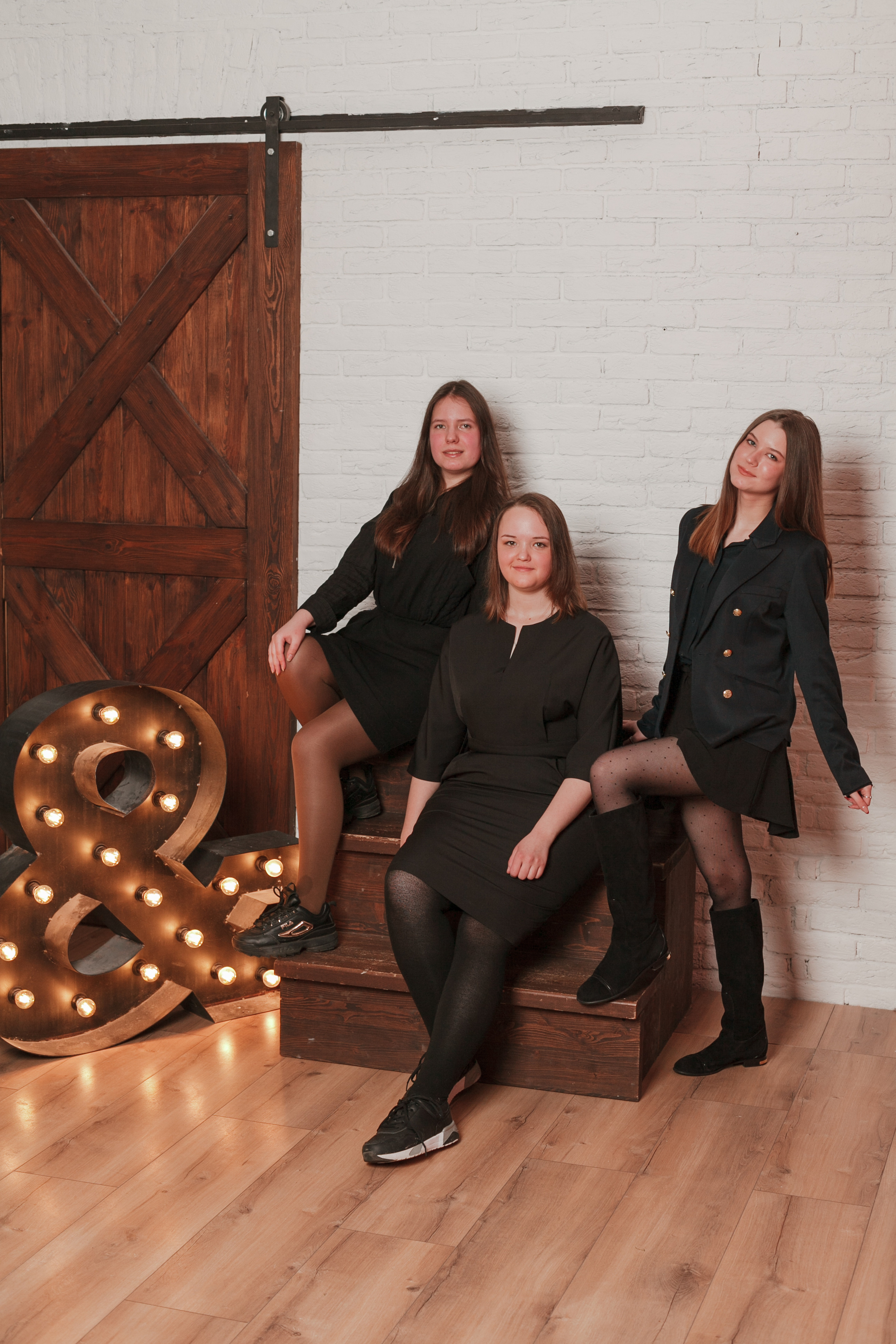 Фотосъёмка выпускников в студии. Ирина Коновалова школьный фотограф. Выпускные альбомы Ярославль