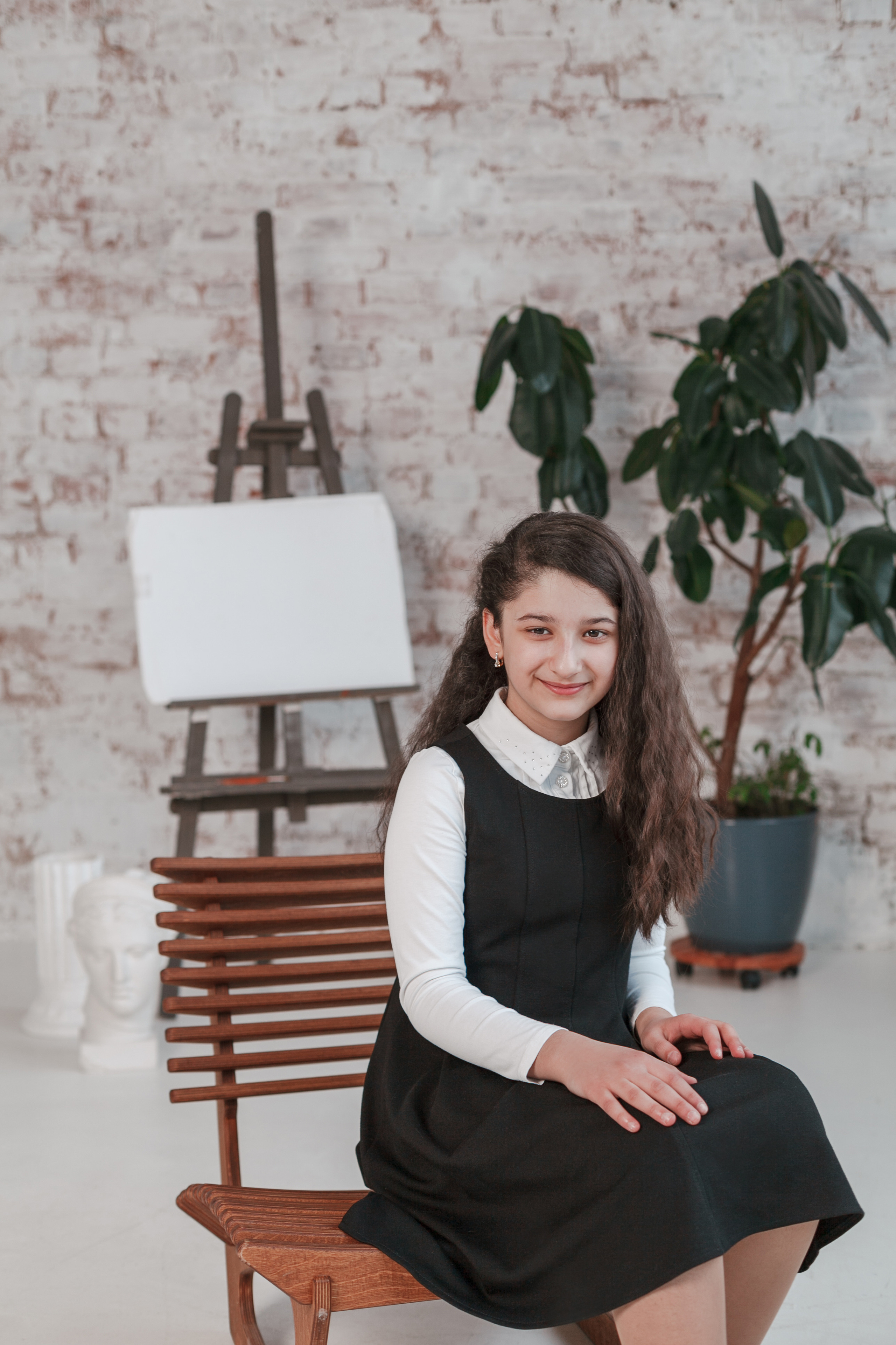 Съемка для выпускного альбома в студии. Ирина Коновалова школьный фотограф. Выпускные альбомы Ярославль