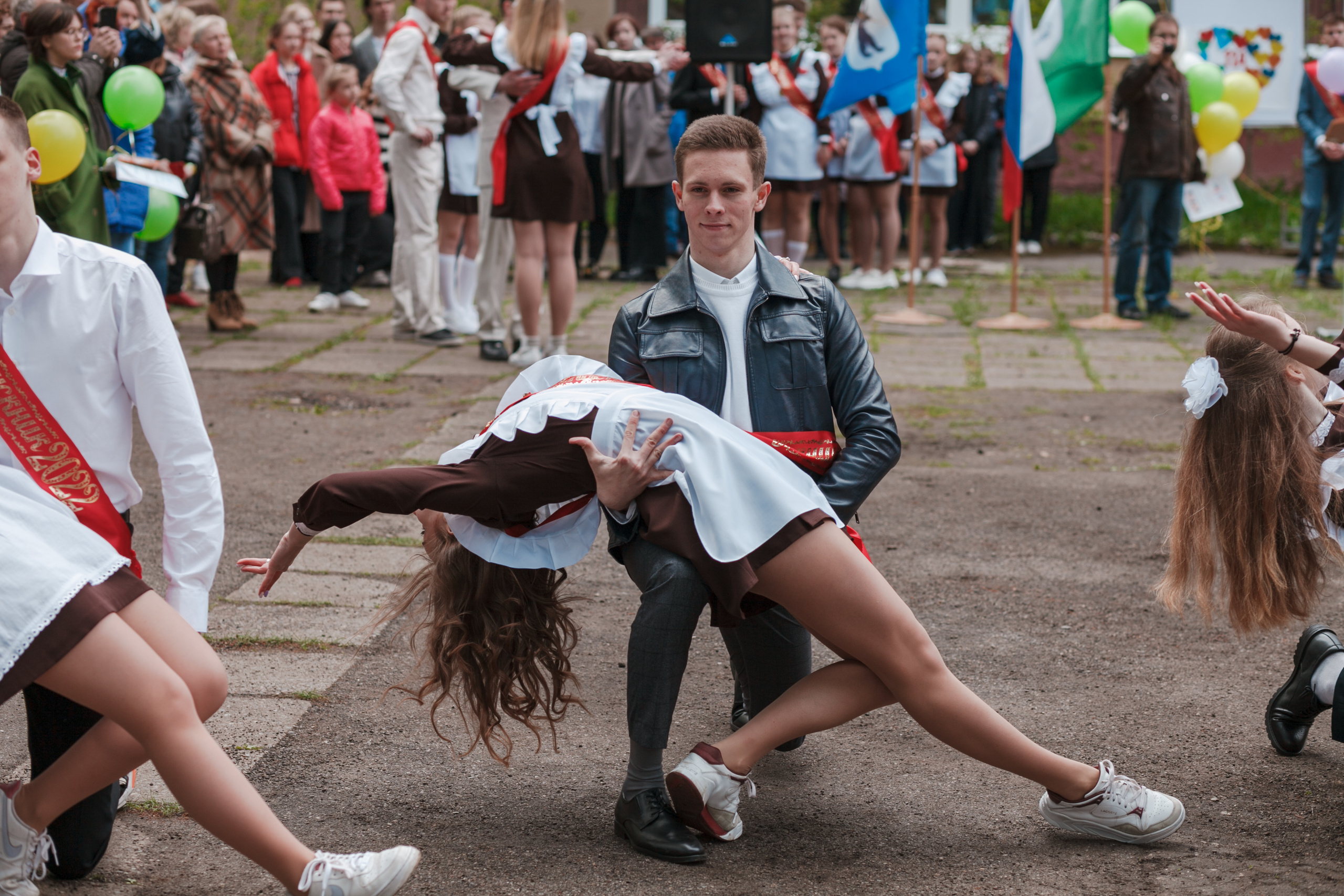 Последний звонок. Ирина Коновалова школьный фотограф. Выпускные альбомы Ярославль