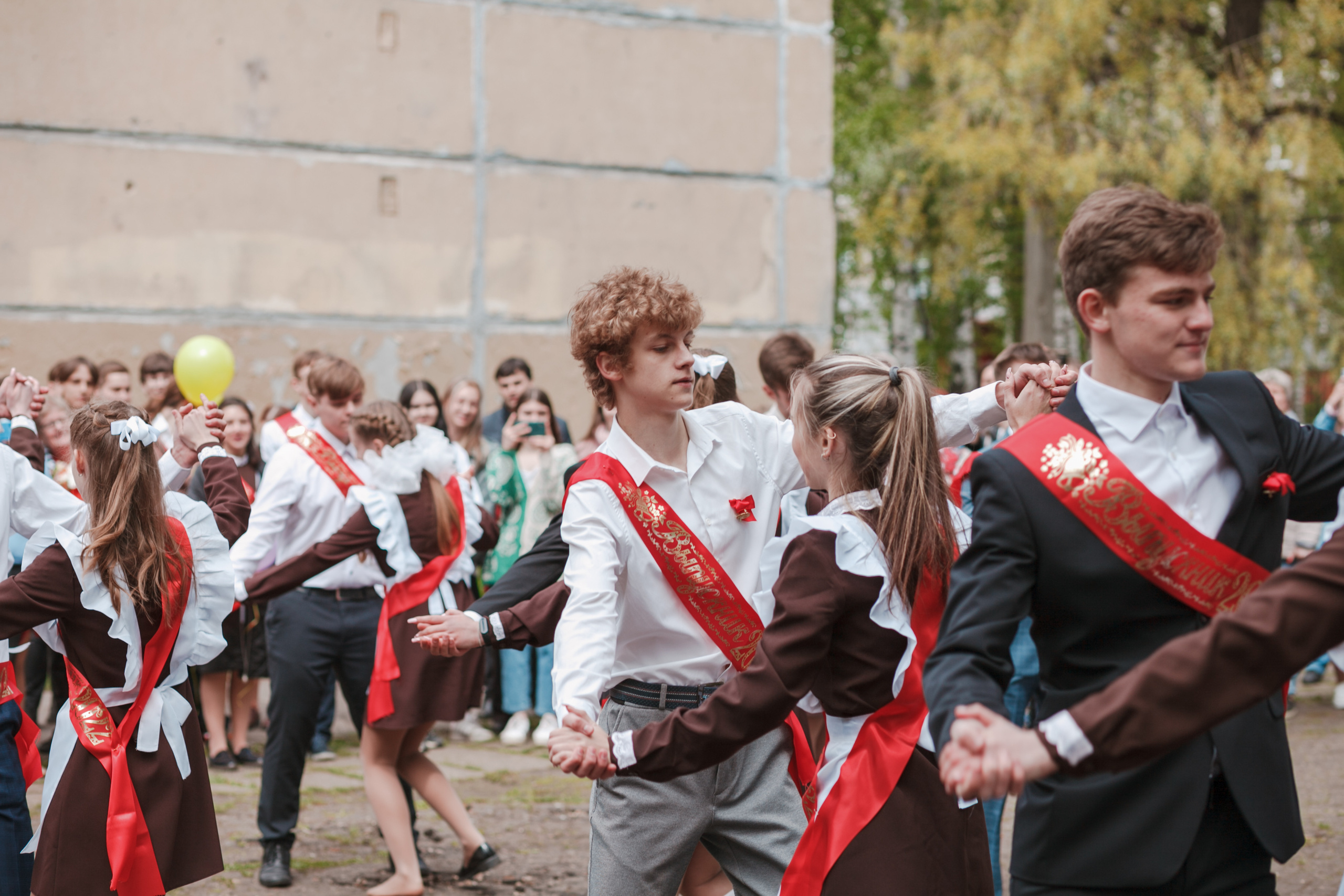 Последний звонок. Ирина Коновалова школьный фотограф. Выпускные альбомы Ярославль