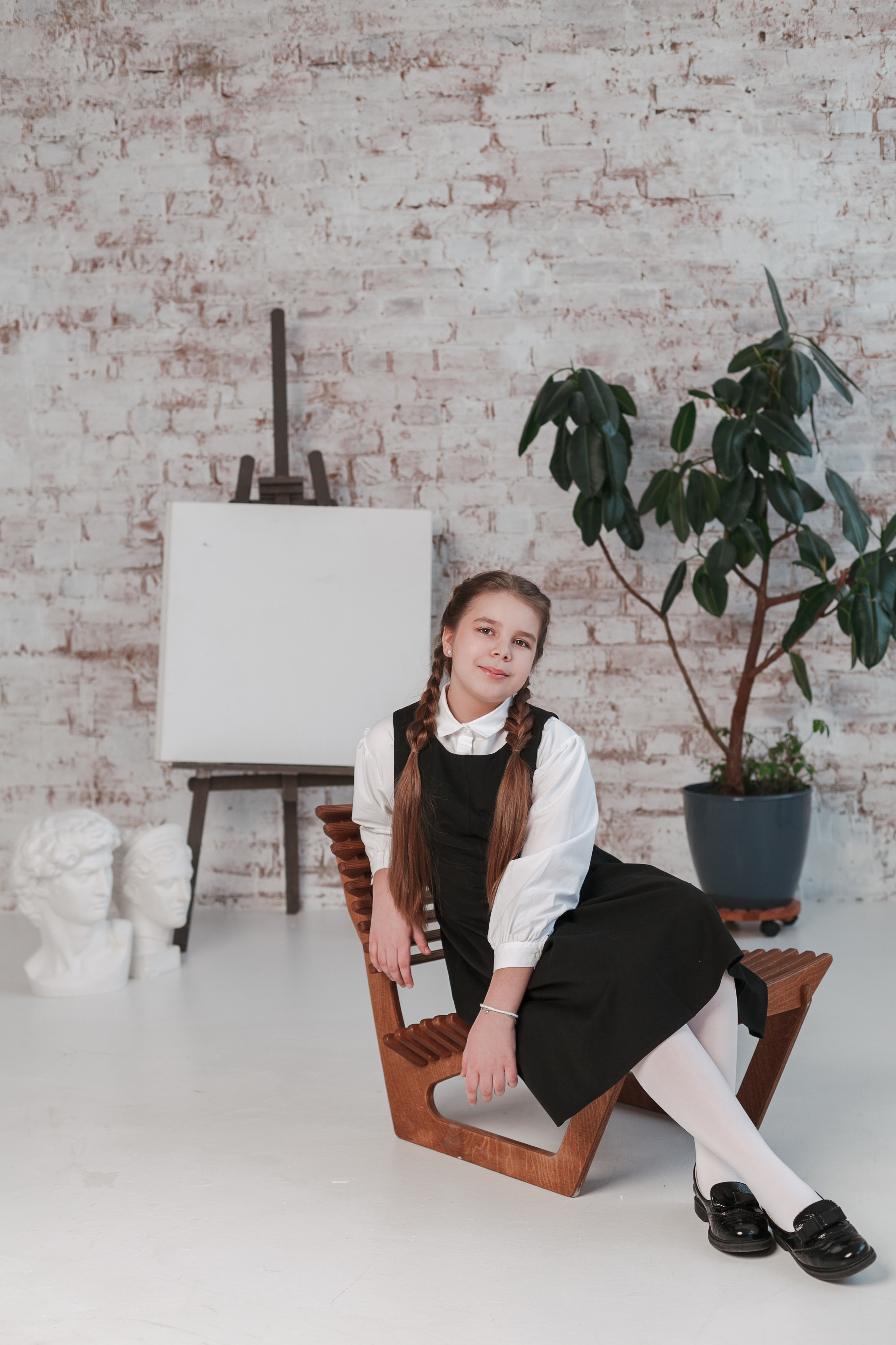 Съемка для выпускного альбома в студии. Ирина Коновалова школьный фотограф. Выпускные альбомы Ярославль