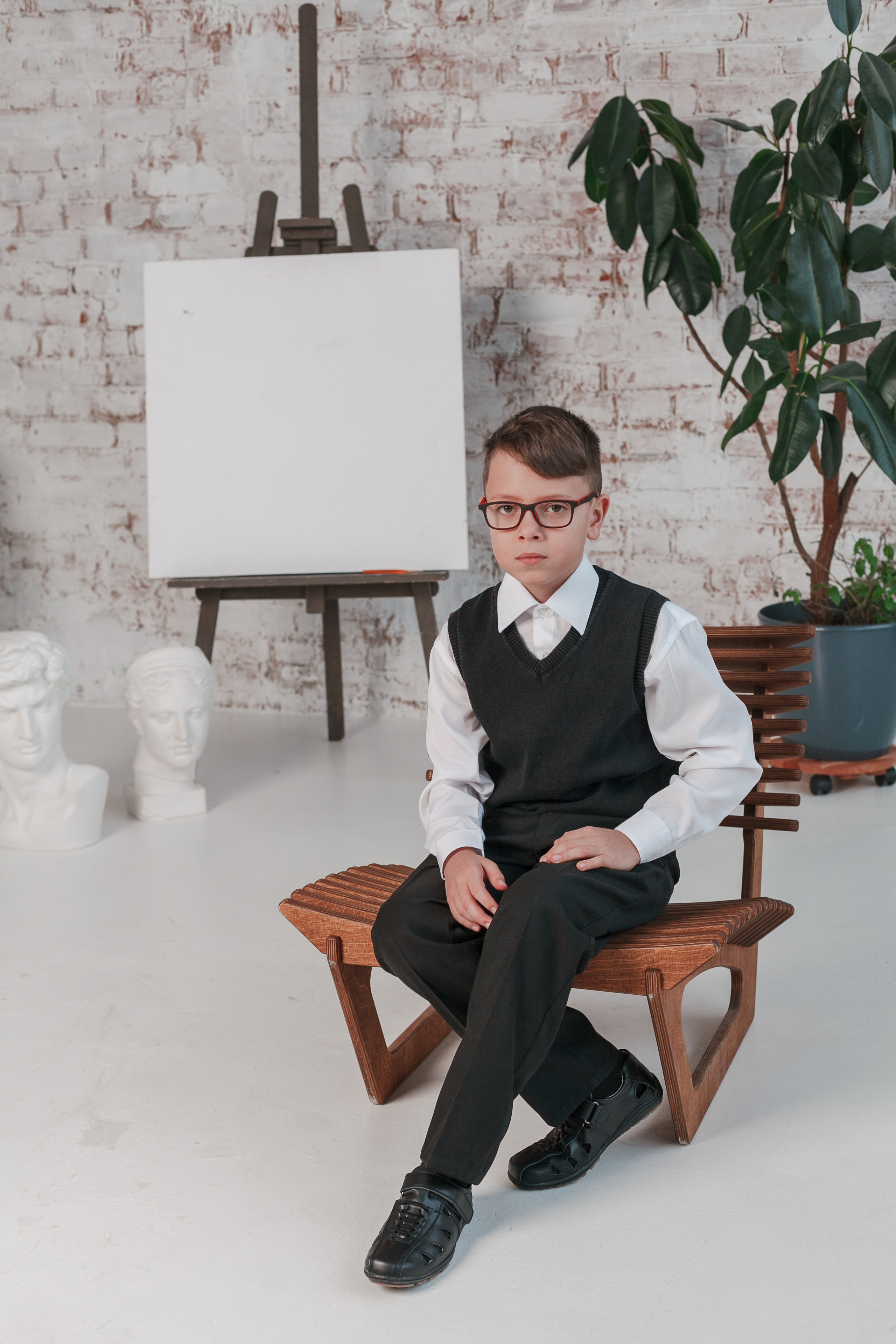 Съемка для выпускного альбома в студии. Ирина Коновалова школьный фотограф. Выпускные альбомы Ярославль