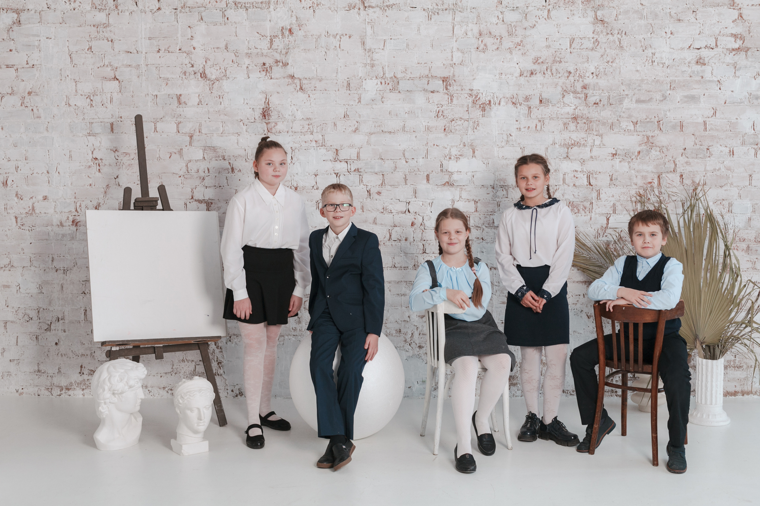 4 класс в студии. Ирина Коновалова школьный фотограф. Выпускные альбомы Ярославль