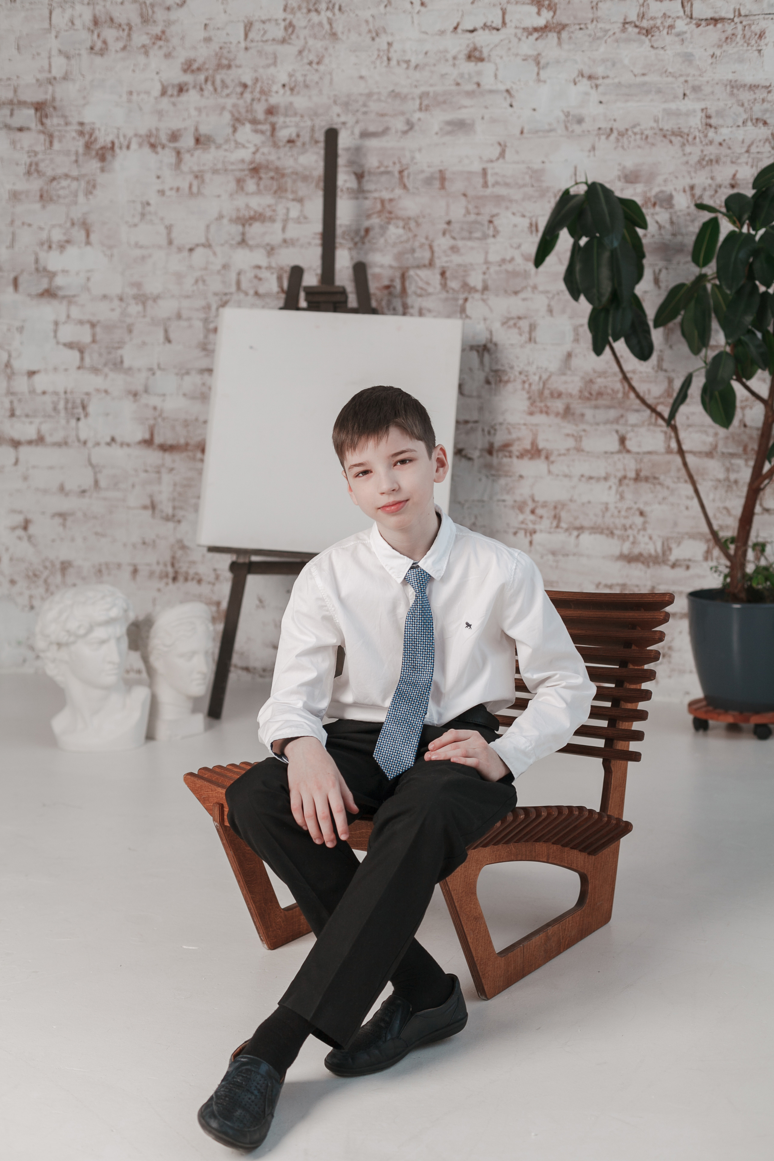 Съемка для выпускного альбома в студии. Ирина Коновалова школьный фотограф. Выпускные альбомы Ярославль