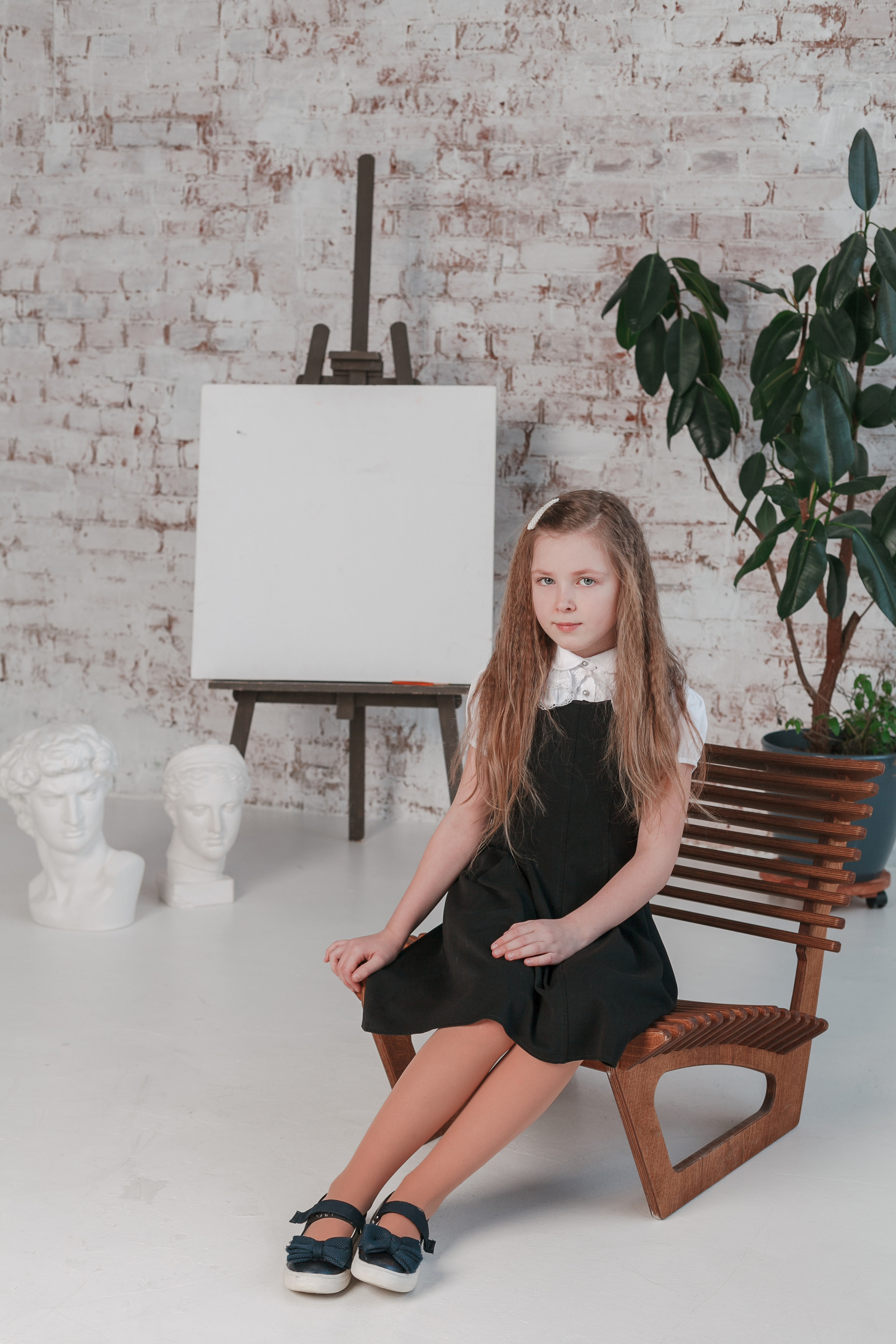 Съемка для выпускного альбома в студии. Ирина Коновалова школьный фотограф. Выпускные альбомы Ярославль